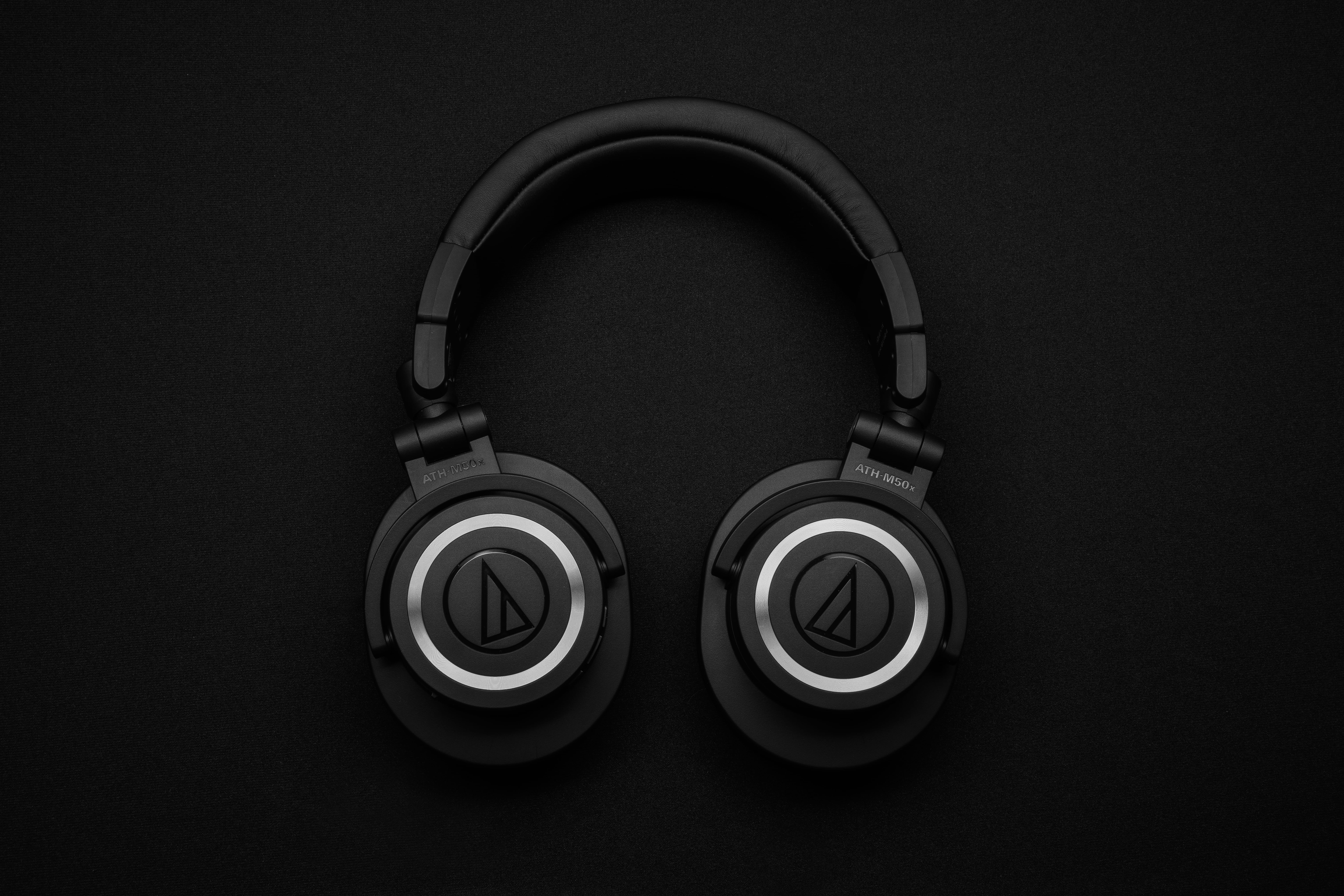 circle, photo, sound, gray, no people, audio, studio shot, shape, headphones, cut out, still life, copy space, table, geometric shape, single object, headset, HD Wallpaper