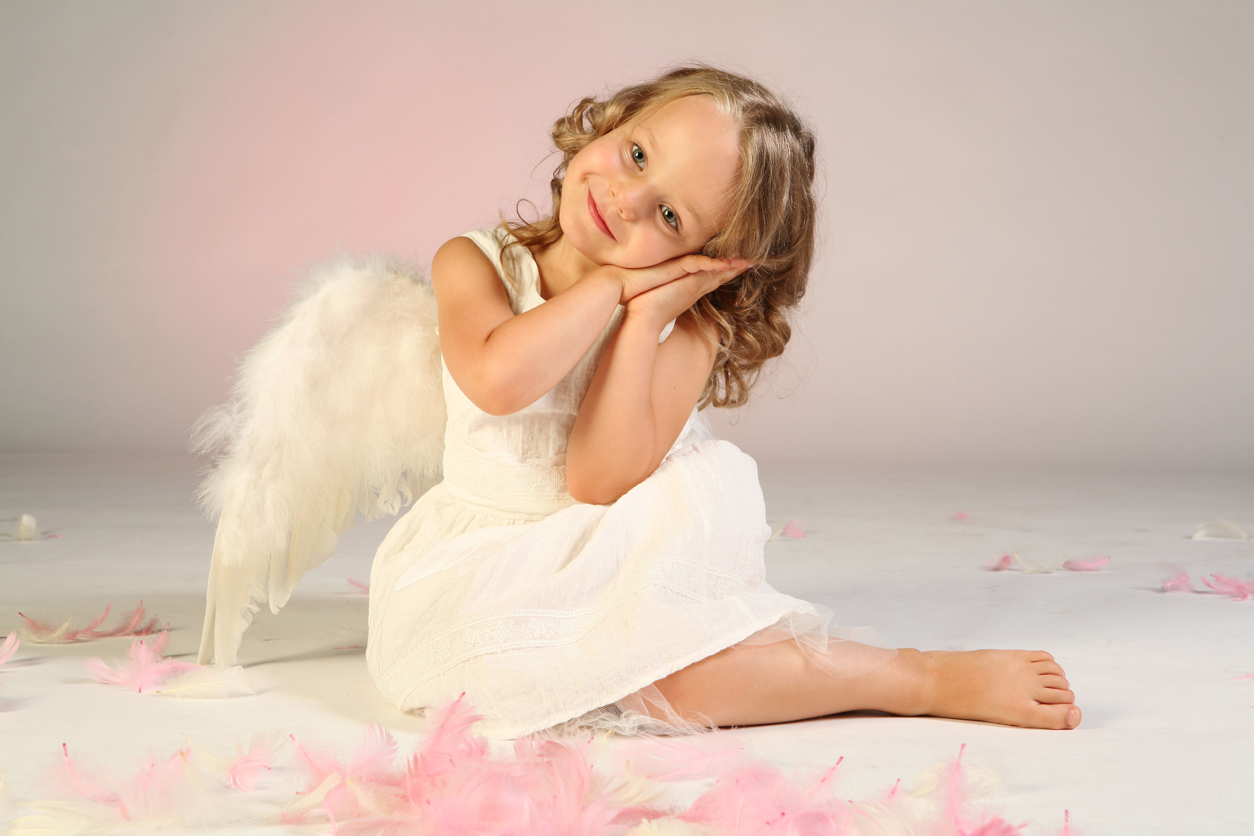 lovely, 4K, little girl, wings, feathers, angel, children, happiness, childhood, cute, beautiful, child, joy, HD Wallpaper