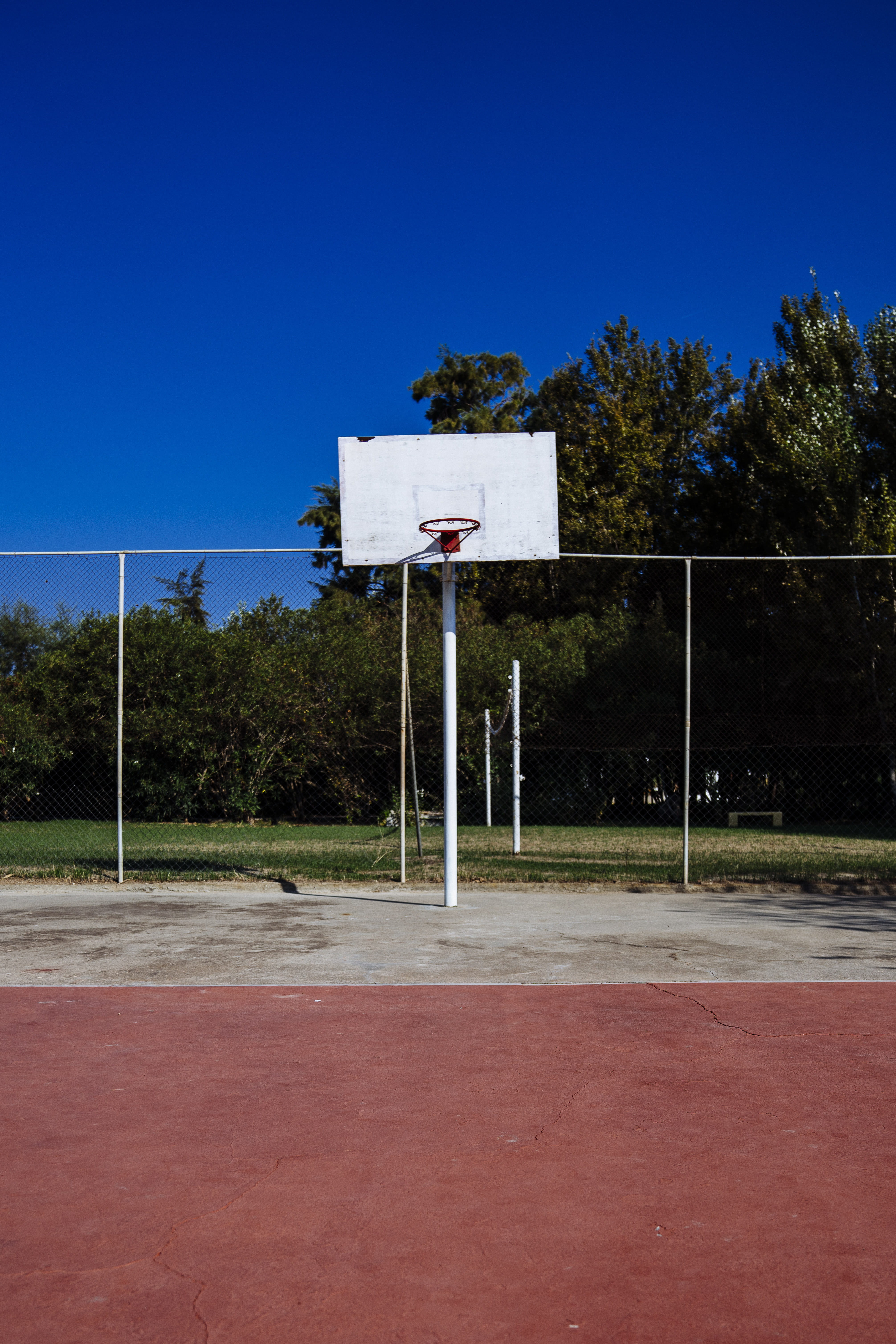 crypt, white, greece, sport, courts, court, absence, basketball hoop, built structure, sports, nature, sign, red, play, lamp post, tree, system, bball, Phone HD Wallpaper