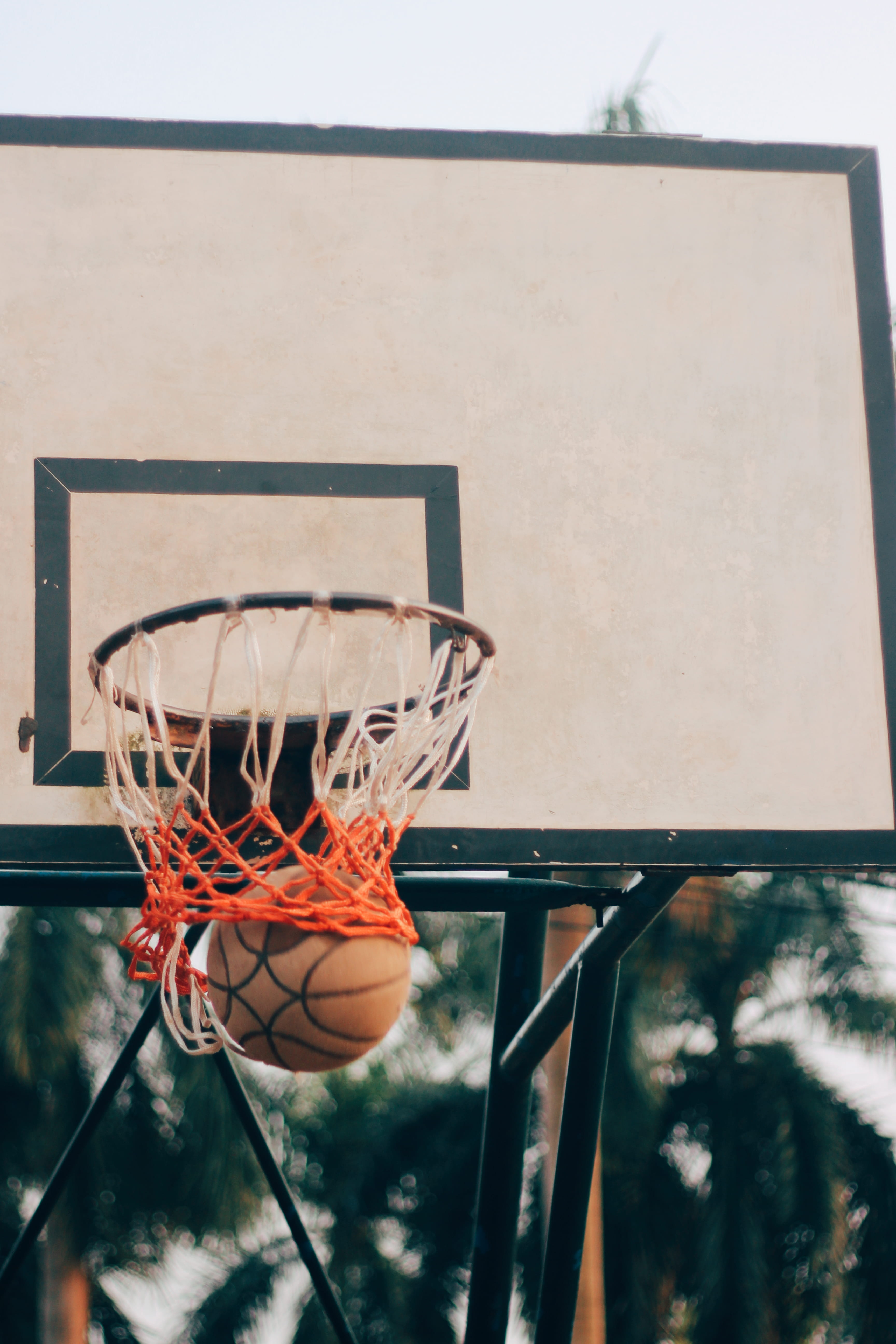 team sport, backboard, street, at the edge of, daytime, outdoors, game, making a basket, competition, close, 5K, court, basketball, sky, basketball - ball, Phone HD Wallpaper