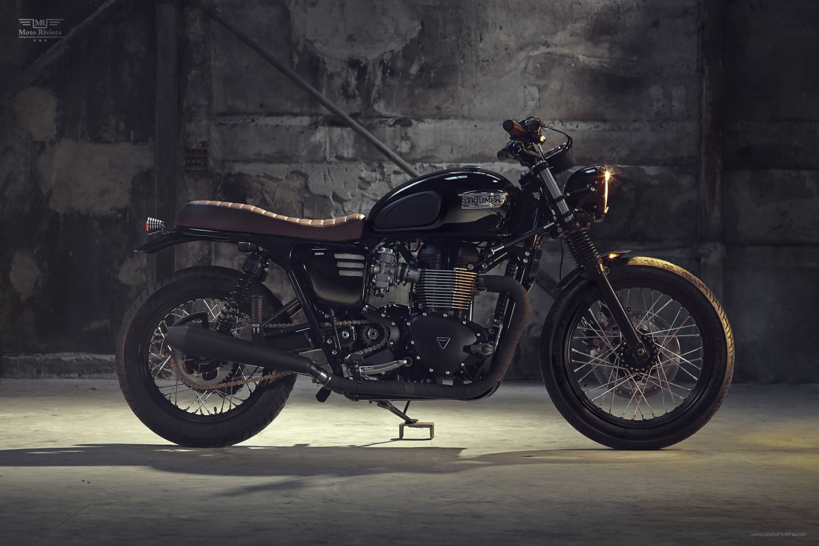 side view, city, built structure, day, bicycle, land vehicle, transportation, motorcycle, wall - building feature, travel, metal, wheel, garage, outdoors, HD Wallpaper