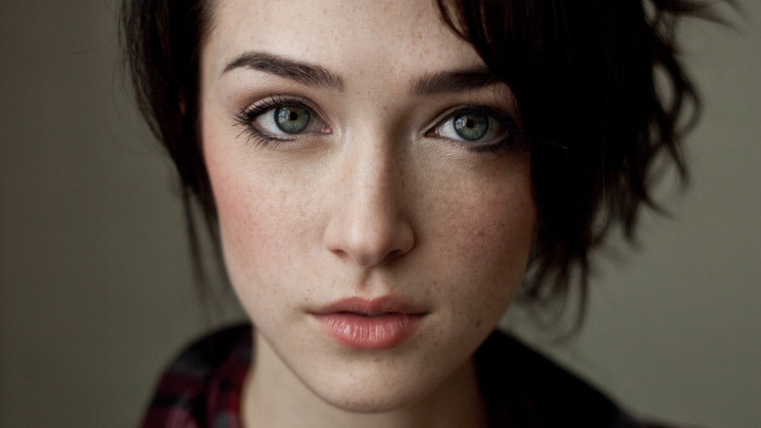 freckles, close-up, hairstyle, 2K, front view, young adult, closeup, serious, hair, brown hair, brunette, emotion, body part, contemplation, beautiful woman, HD Wallpaper