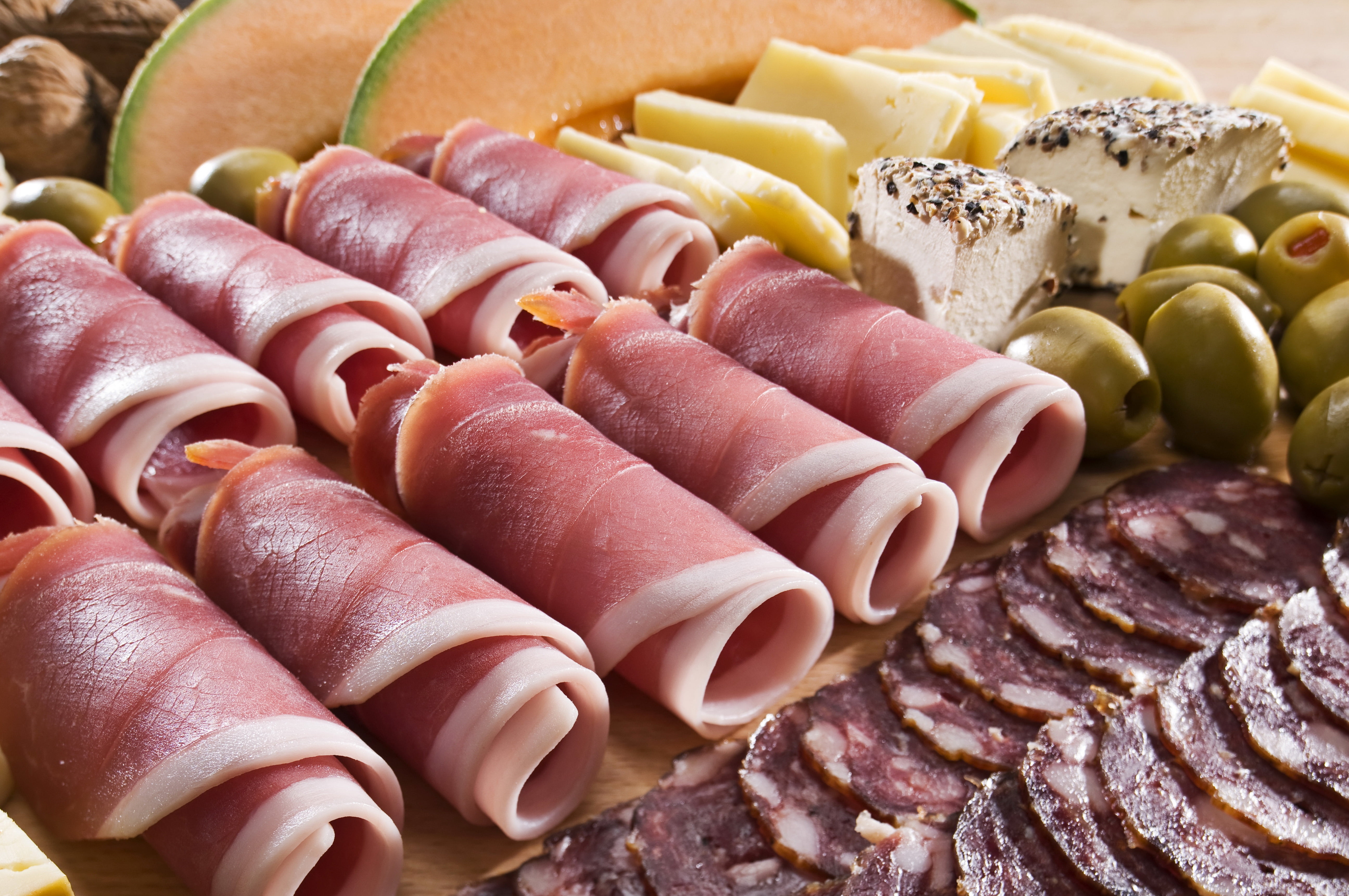 backgrounds, slice, red, temptation, meal, salami, still life, curing, freshness, satisfying, fat, hot Dog, snack, dinner, ready-to-eat, smoked, beef, food, HD Wallpaper
