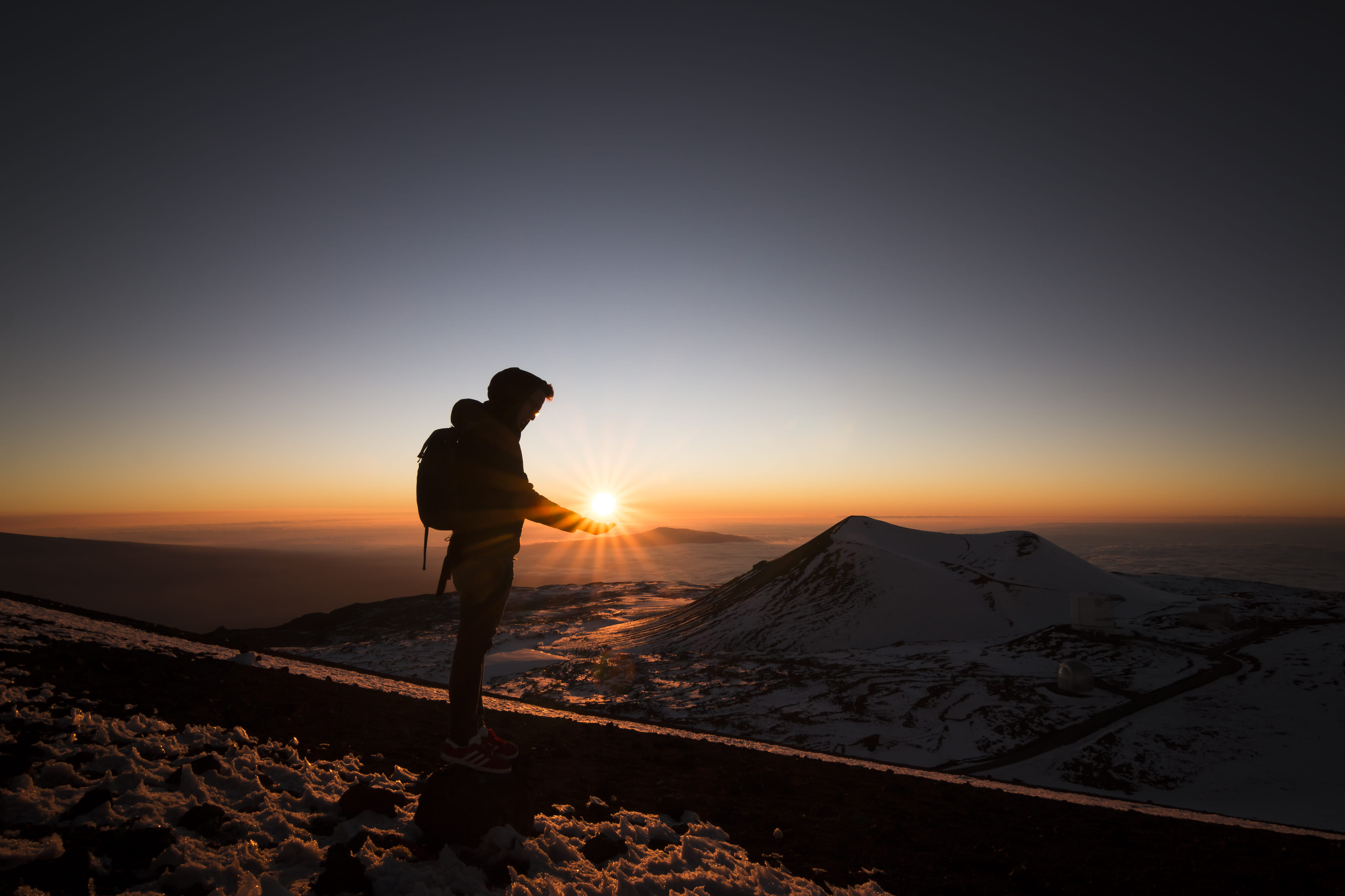 tranquility, one person, sky, 4K, holding, looking, men, beauty in nature, leisure activity, mountain, palm, silhouette, full length, lifestyles, hold, HD Wallpaper