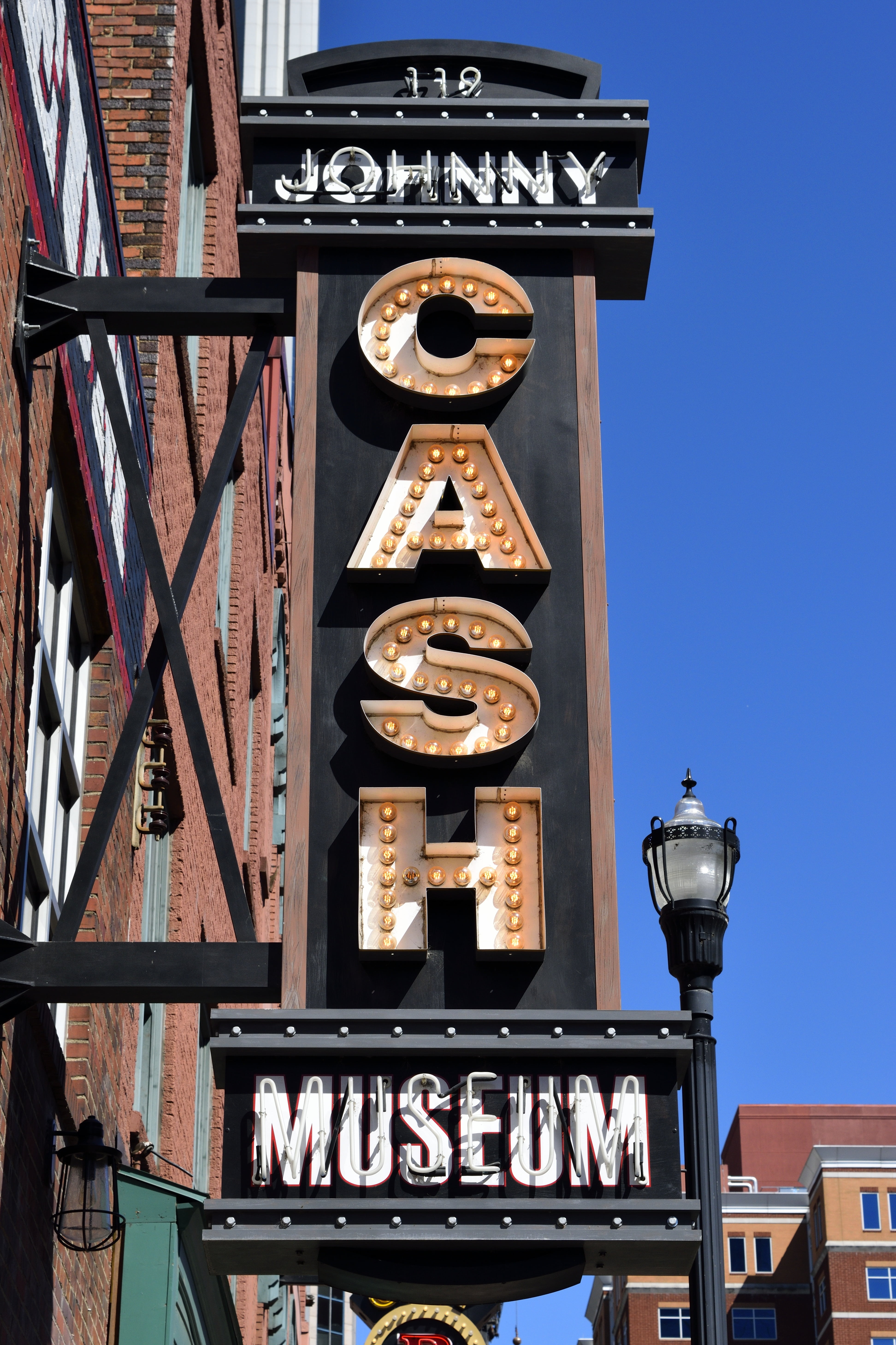 popular, music icon, communication, symbol, building, text, cashh, outdoors, signage, script, nashville, architecture, lighting equipment, building icon, Phone HD Wallpaper