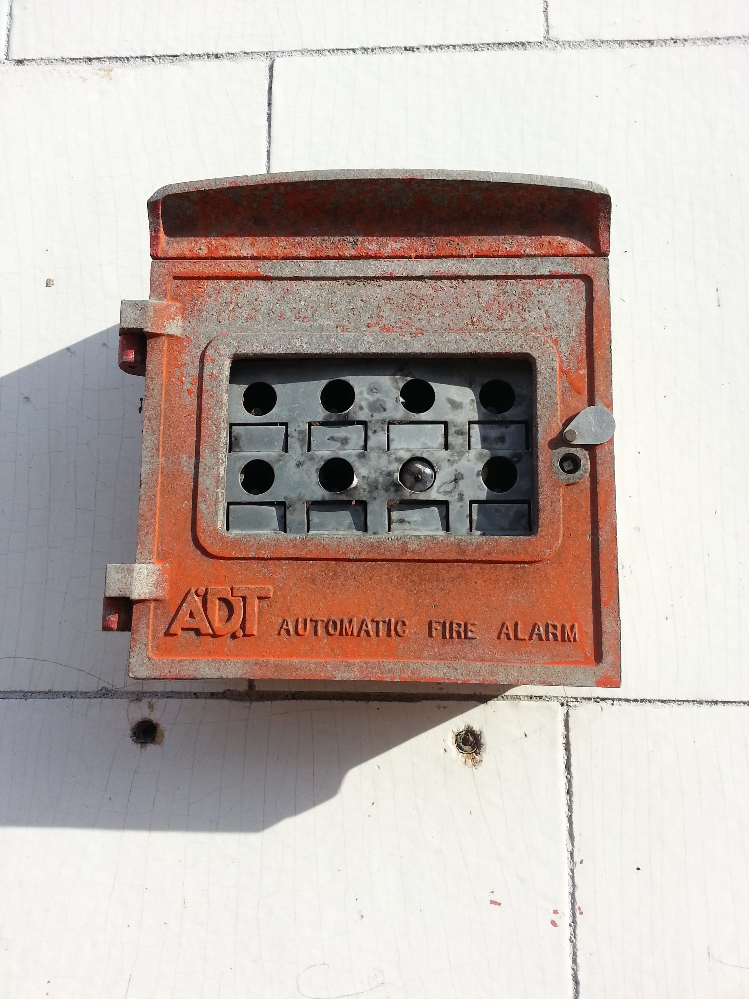 number, technology, 2K, public safety, city, rusty, Old, connection, Broken, old-fashioned, chicago, wall - building feature, retro, urban, electricity, Phone HD Wallpaper