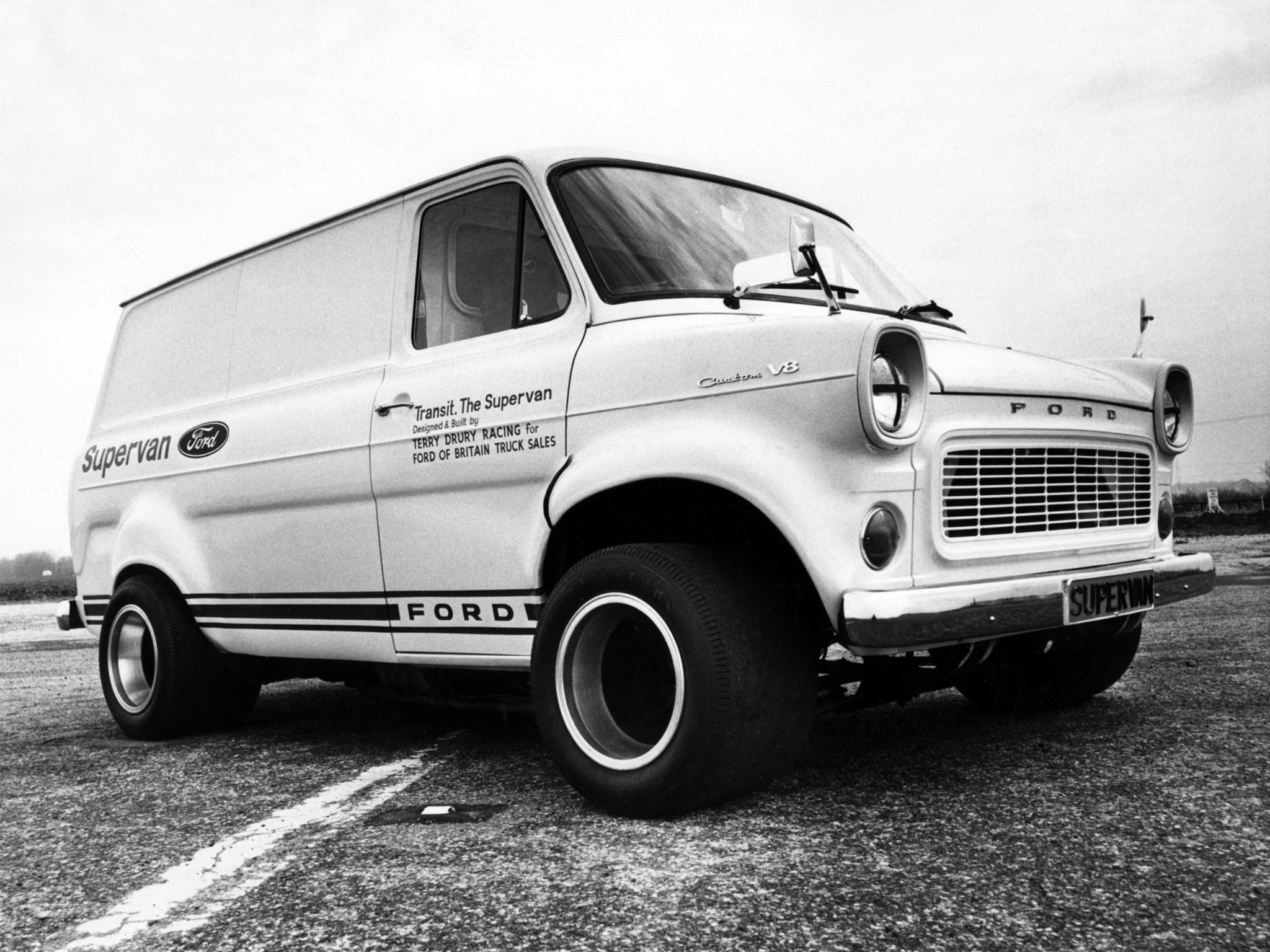 motor vehicle, Ford, road, travel, Ford Supervan, retro styled, outdoors, transportation, 1080P, women, 4x4, nature, monochrome, city, day, mode of transportation, HD Wallpaper