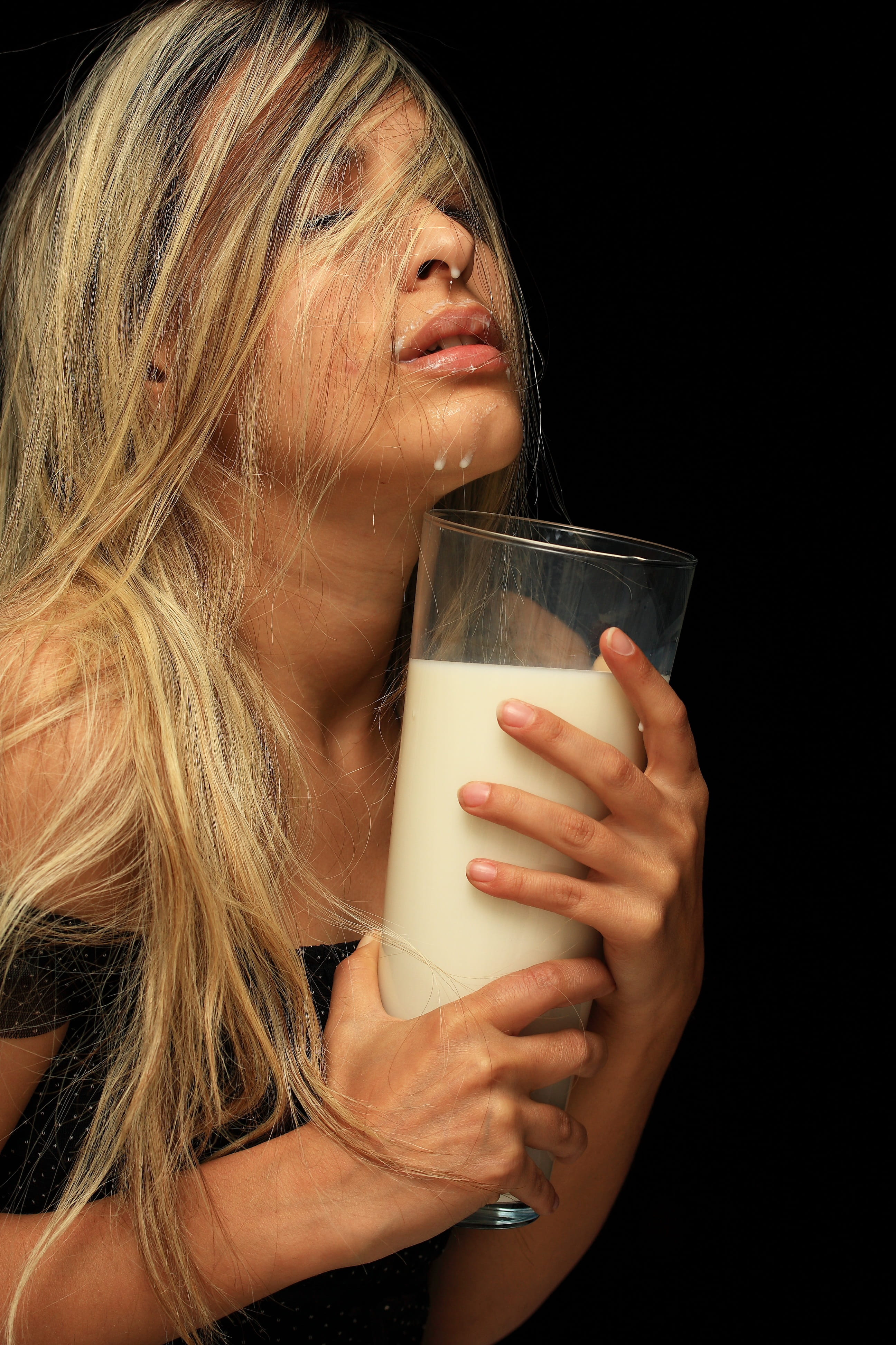 glass, Milk, Health, face, morning, WomenS, front view, blond hair, real people, lifestyles, long hair, art, women, drink, refreshment, beautiful woman, Phone HD Wallpaper
