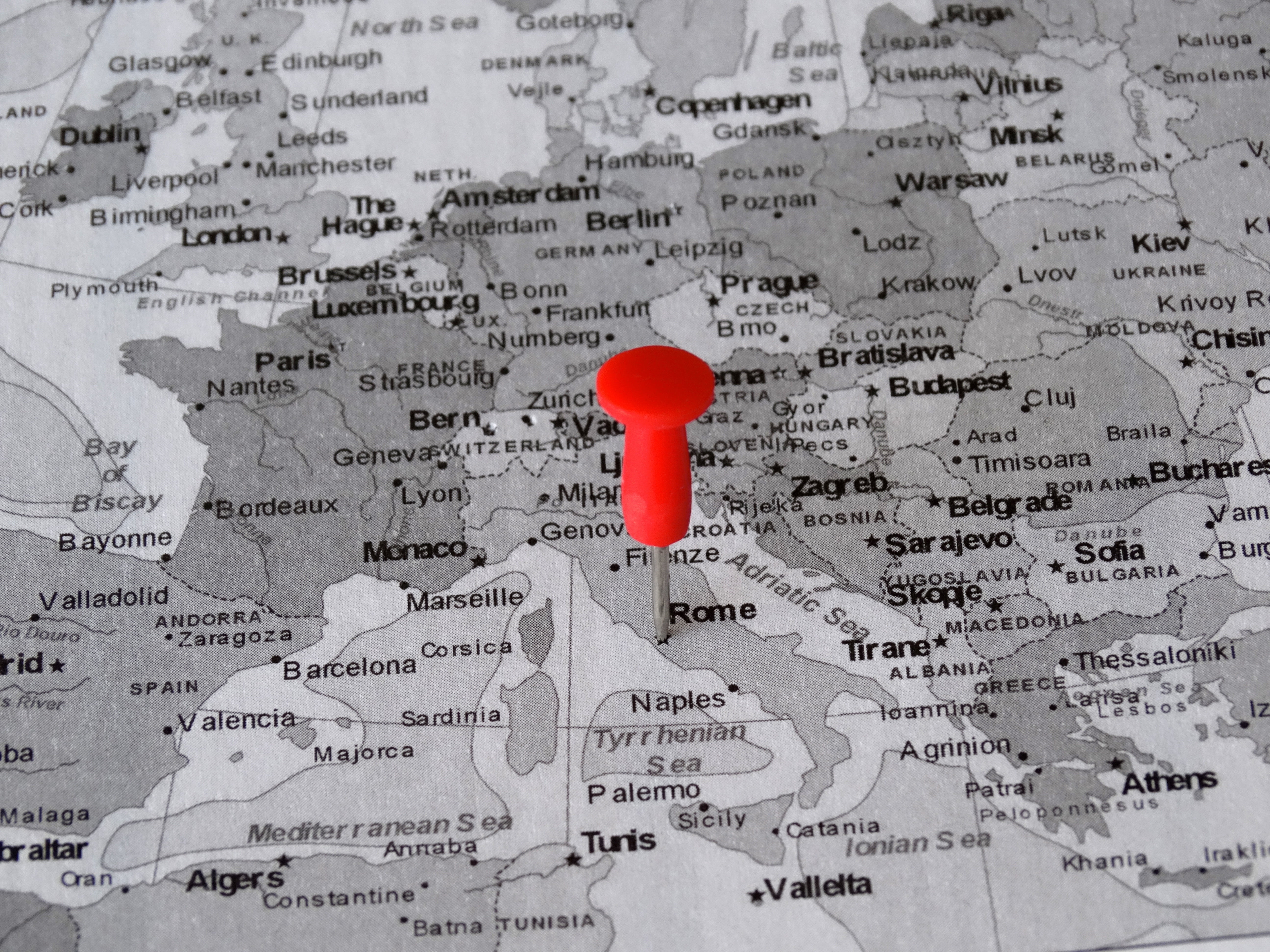 travel, searching, communication, capital, macro, destination, selective focus, rome, full frame, direction, close-up, western script, paper, guidance, HD Wallpaper