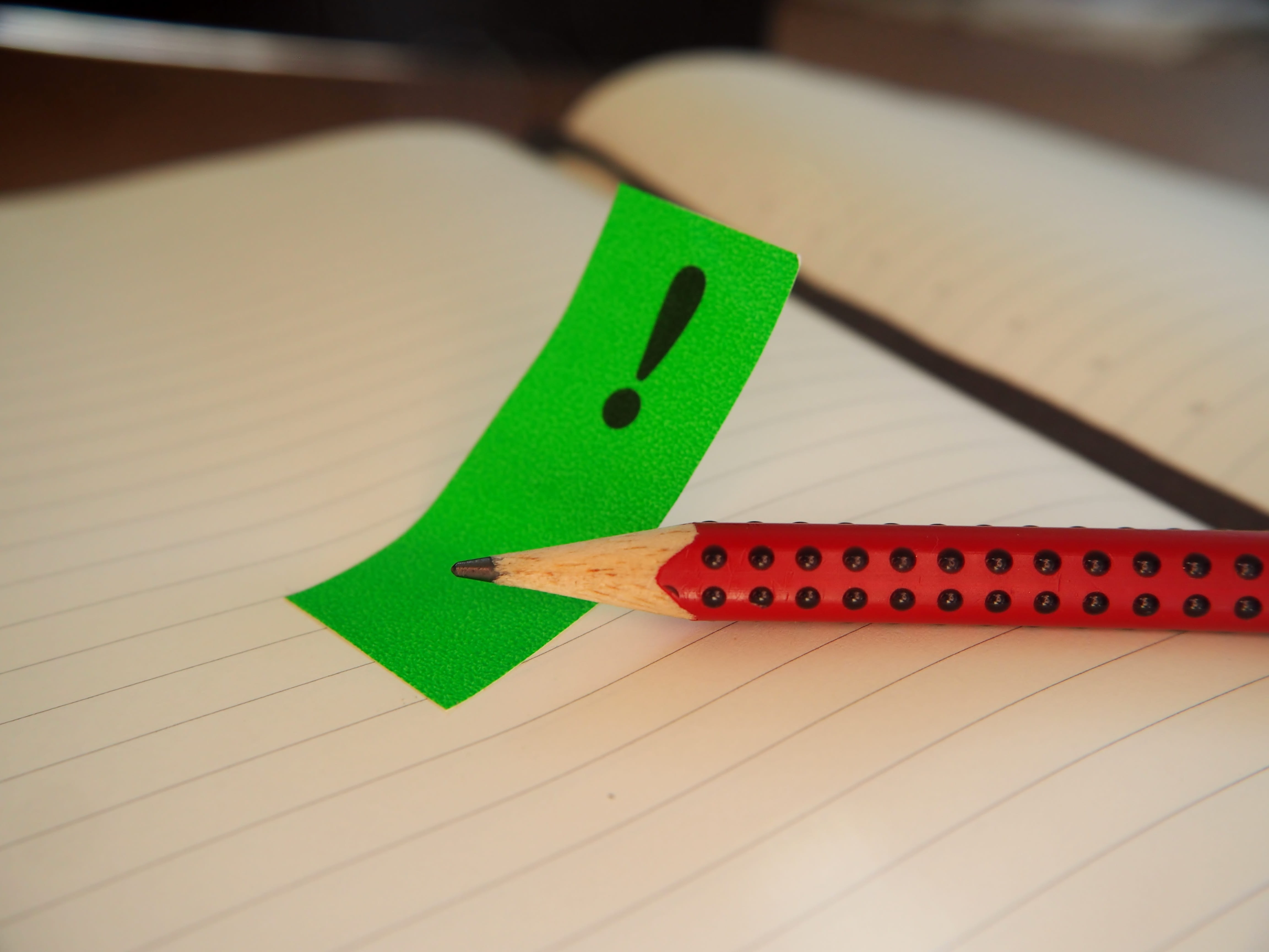 notepad, message, leisure games, leaf, focus on foreground, pencil, memory, post-it, communication, education, post-it-chit, table, office accessories, HD Wallpaper