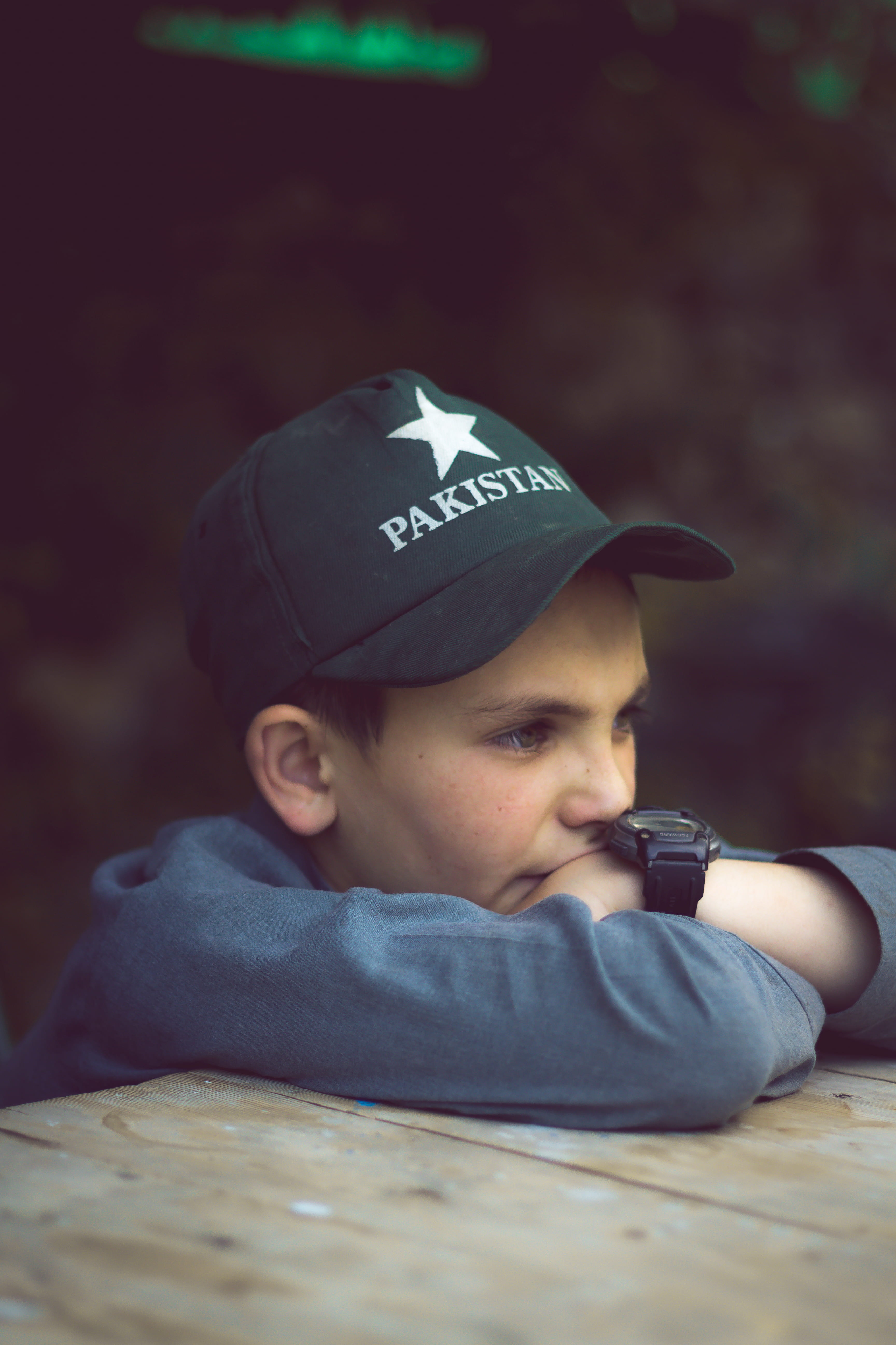 star, hat, day, portrait, one person, selective, boy, focus, photography, childhood, pakistan, brown, males, innocence, leaning, looking away, black, table, Phone HD Wallpaper