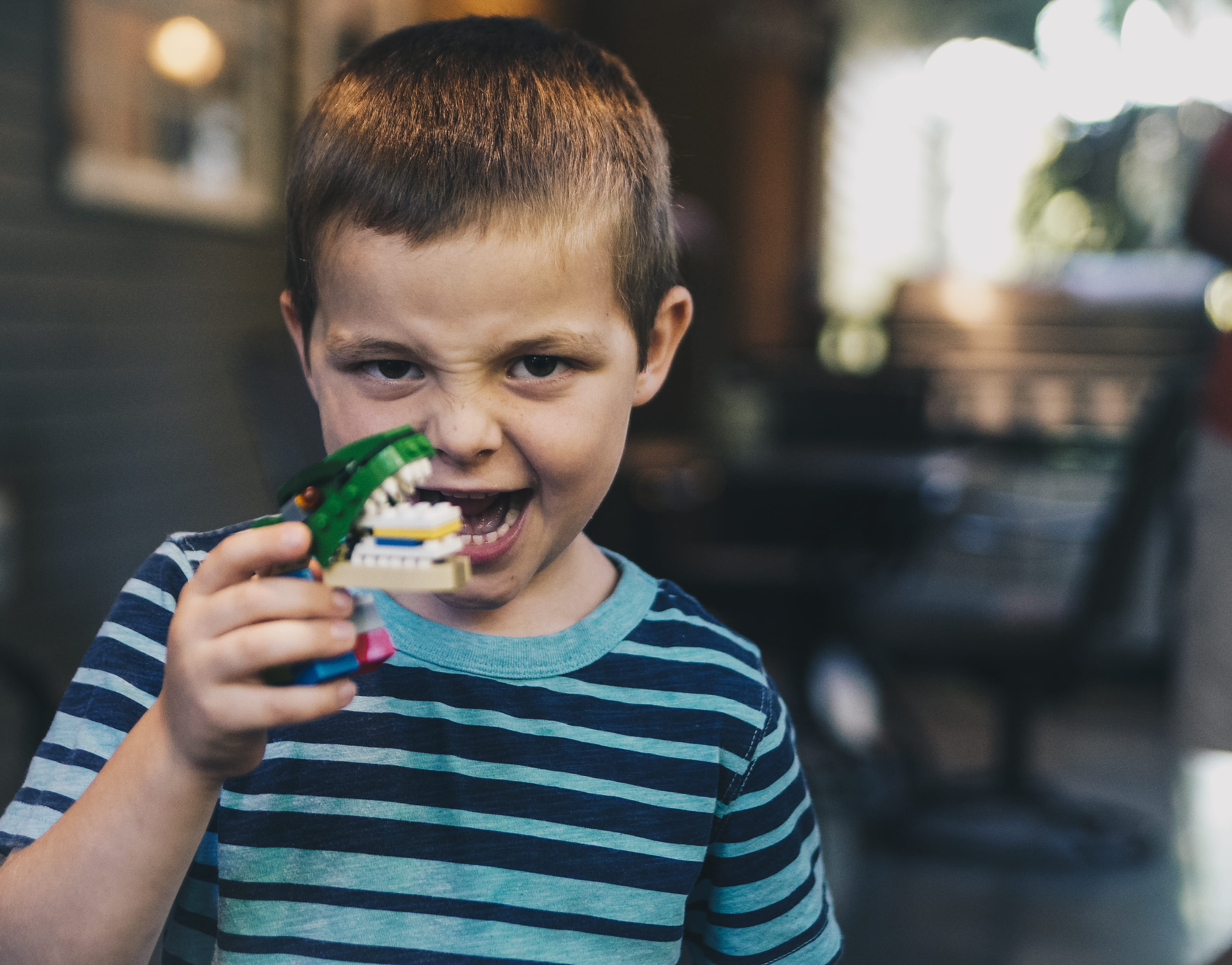 temptation, focus, casual clothing, wearing, photography, innocence, shirt, child, caucasian Ethnicity, males, indoors, headshot, men, one boy only, eating, HD Wallpaper