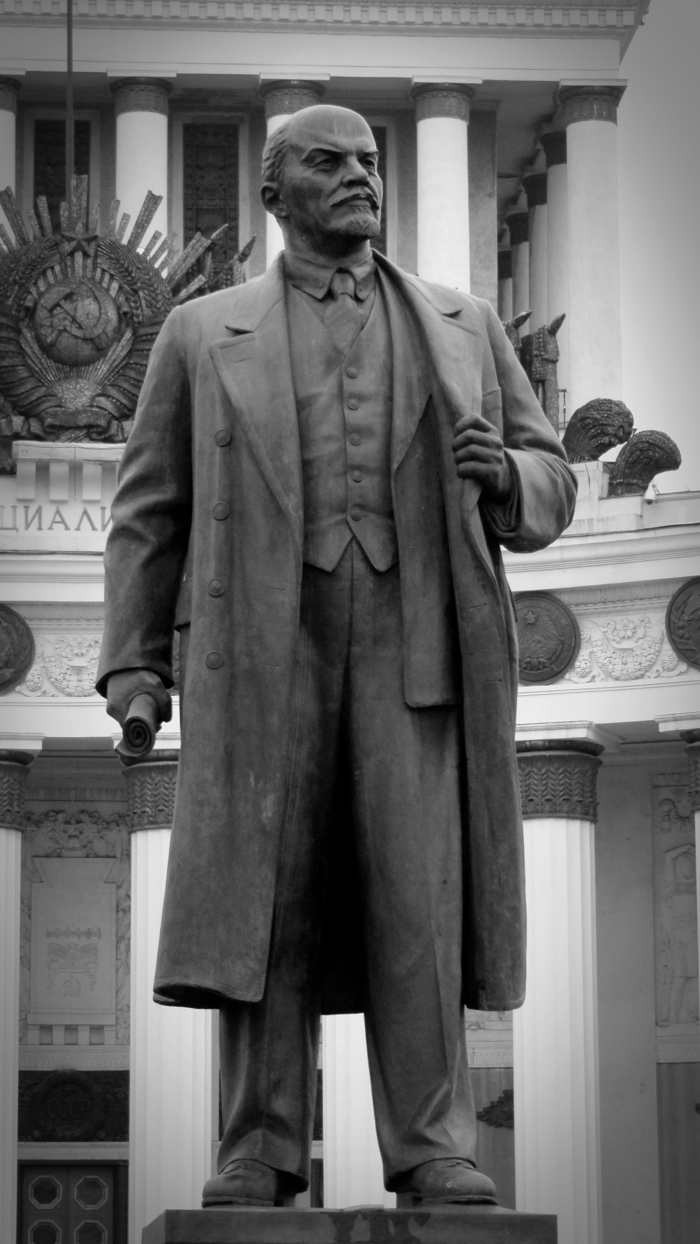 representation, lifestyles, moscow, men, architecture, standing, historically, one person, clothing, soviet union, angel, monument, males, art and craft, Phone HD Wallpaper