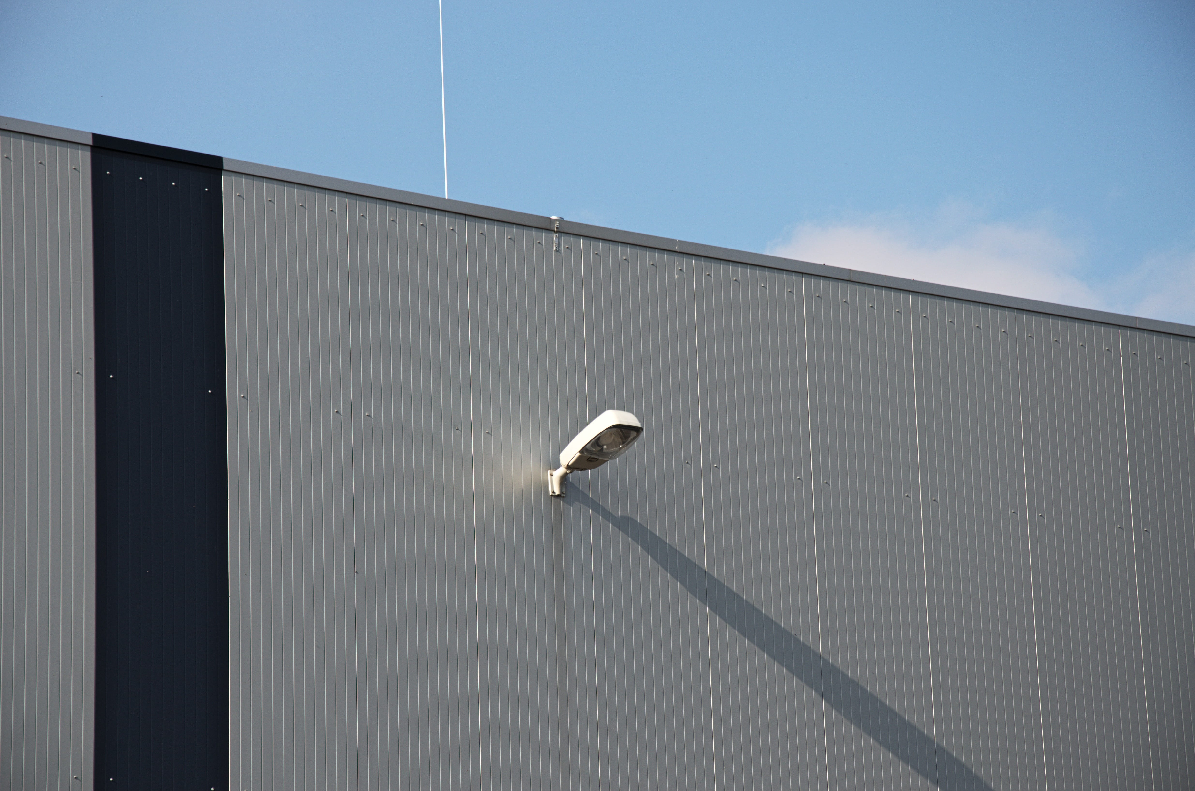 technology, protection, Pattern, big brother - orwellian concept, Wall, lamp, Facade, sunlight, shadow, security camera, industry, architecture, metal, HD Wallpaper