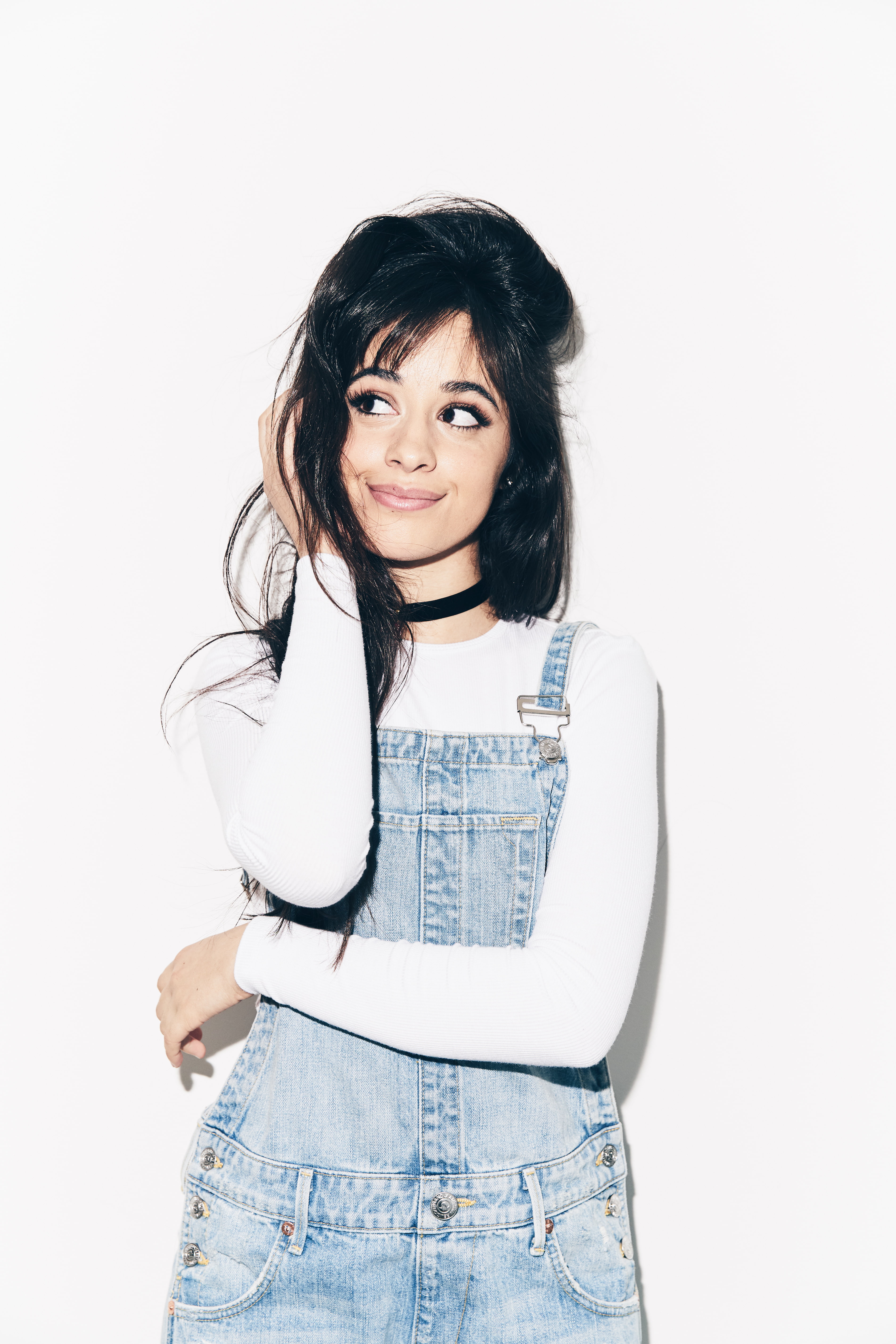 5K, brunette, simple background, women, Camila Cabello, singer, Phone HD Wallpaper