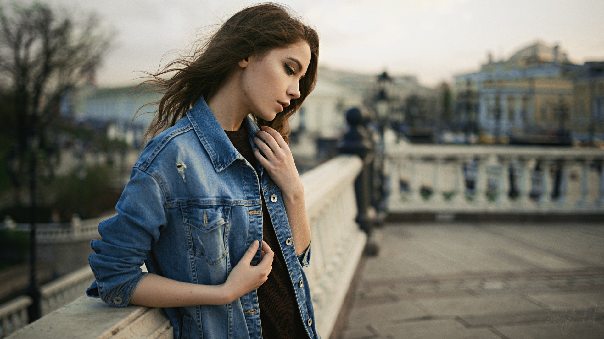 city, hairstyle, railing, bridge - man made structure, three quarter length, looking, contemplation, outdoors, Ksenia Kokoreva, brown hair, young women, HD Wallpaper