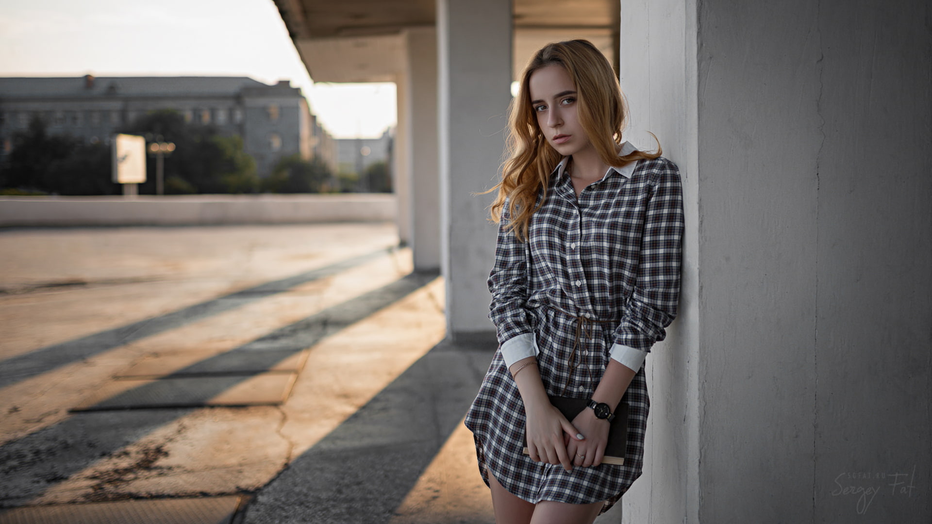 architecture, fashion, dress, young women, architectural column, waiting, young adult, three quarter length, hair, blonde, outdoors, Sergey Fat, hairstyle, HD Wallpaper
