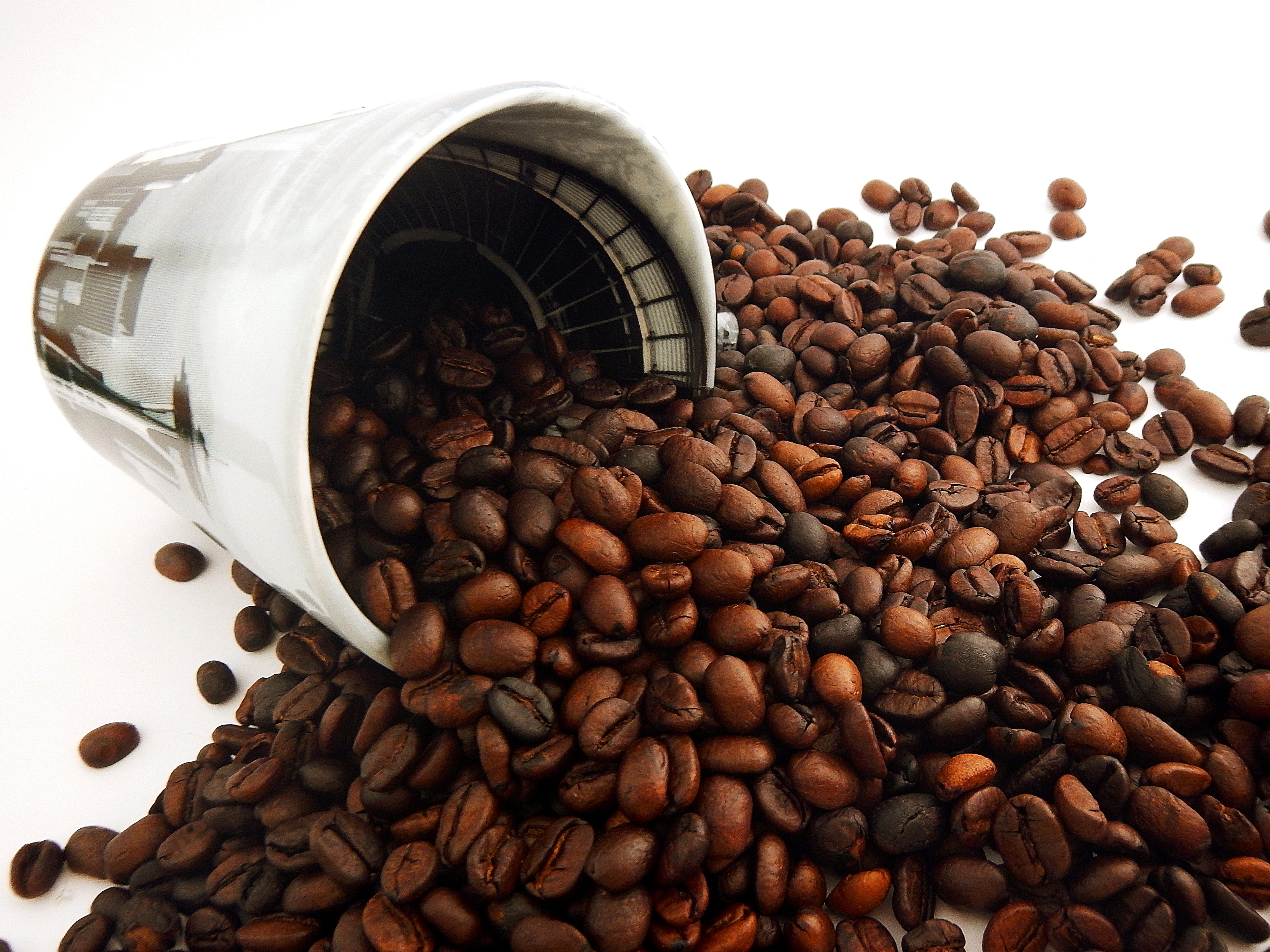 indoors, 4K, food and drink, food, roasted, freshness, coffee, roasted coffee bean, container, white background, still life, abundance, grains, no people, HD Wallpaper