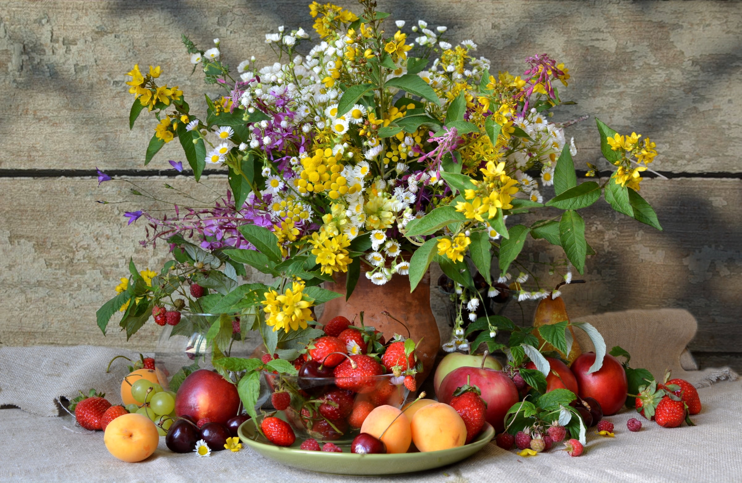 multi Colored, plant, close-up, still life, wellbeing, wood - Material, gardening, springtime, strawberry, tomato, red, flowering plant, choice, flower arrangement, HD Wallpaper