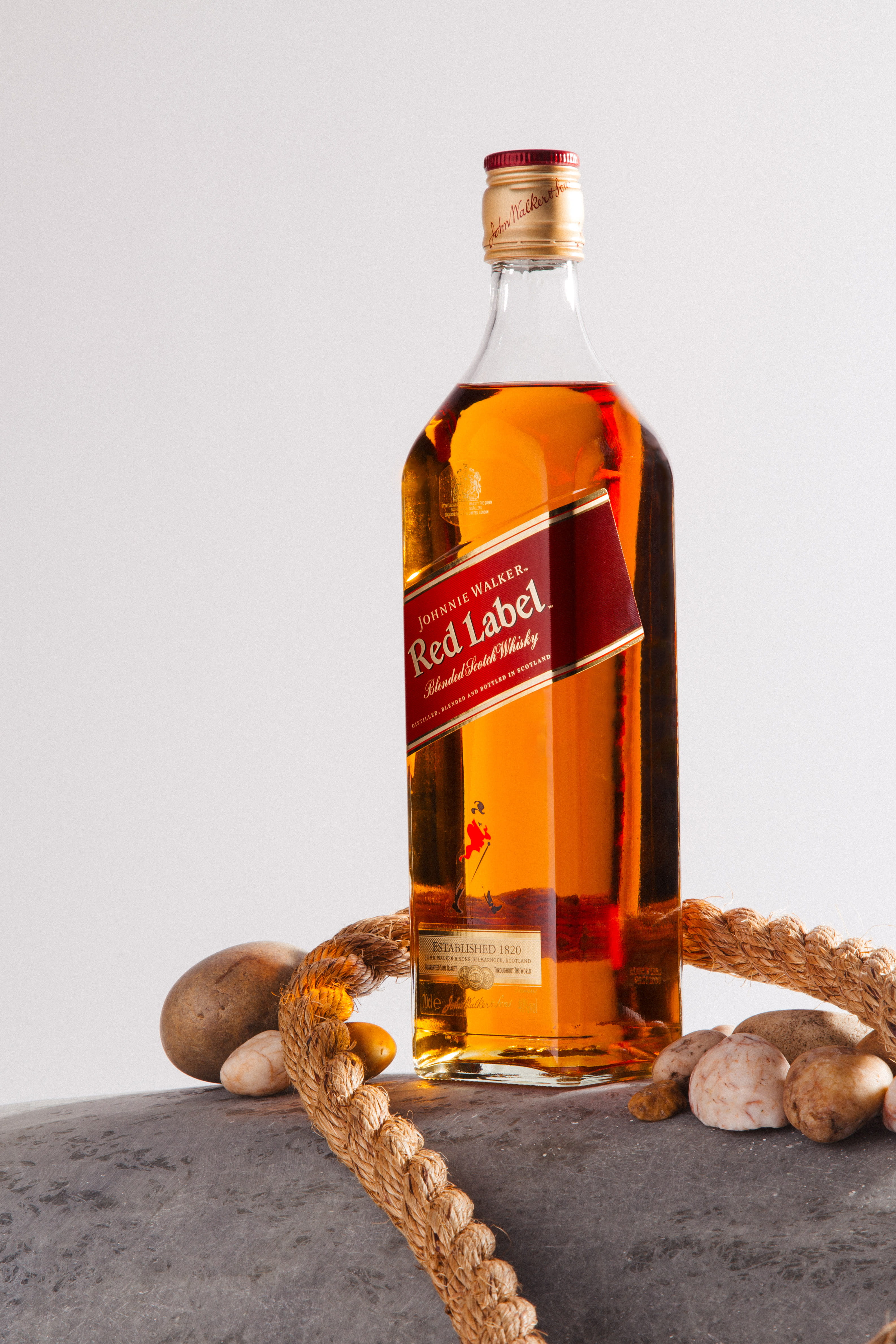 copy space, still life, johnnie, wall - building feature, label, glass - material, oil, wellbeing, walker, 4K, studio shot, food, freshness, drink, white background, Phone HD Wallpaper