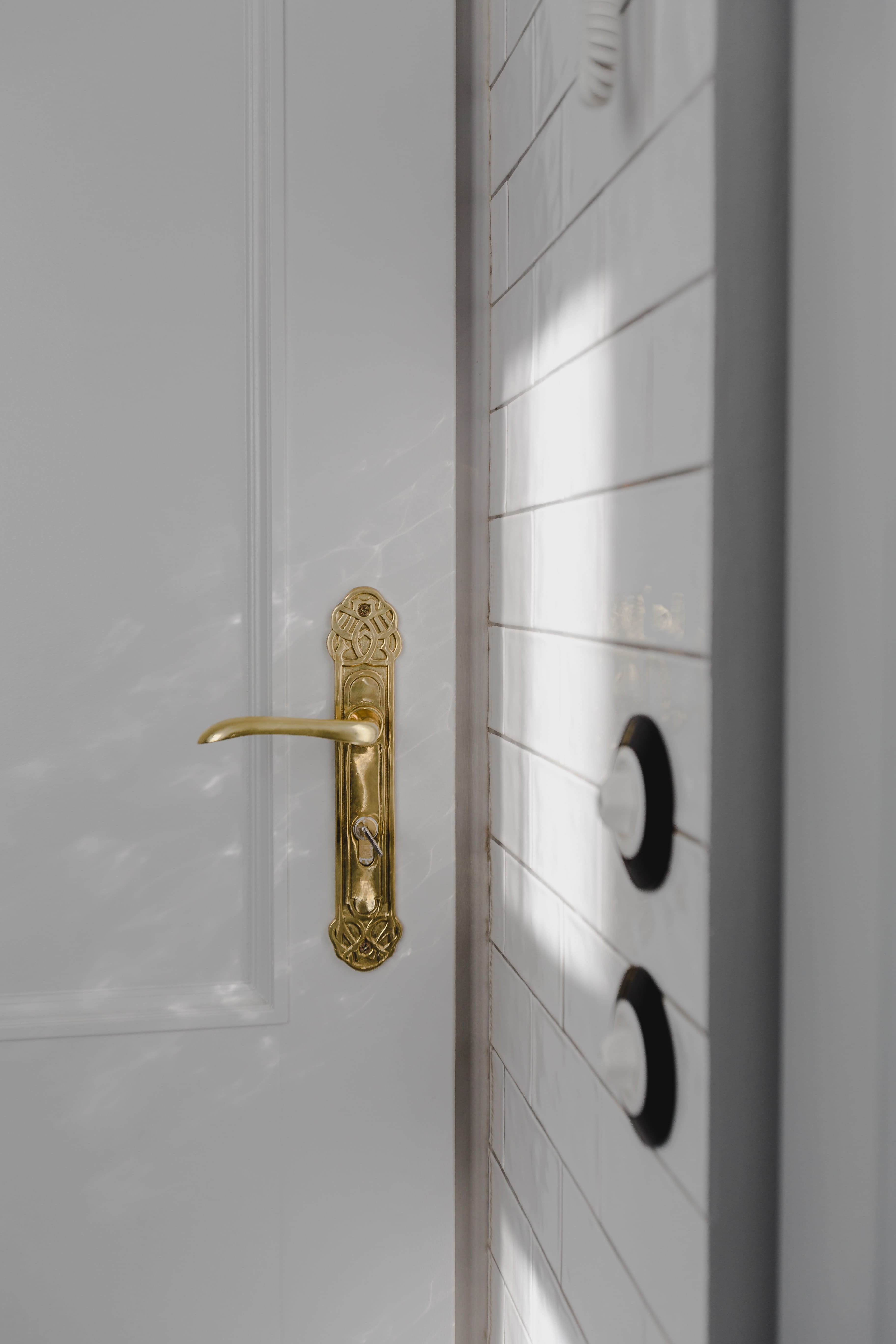 entrance, indoors, no people, close-up, plated, glass - material, elegance, handle, art and craft, elegant, gold, knob, antique, luxury, door, gold colored, Phone HD Wallpaper