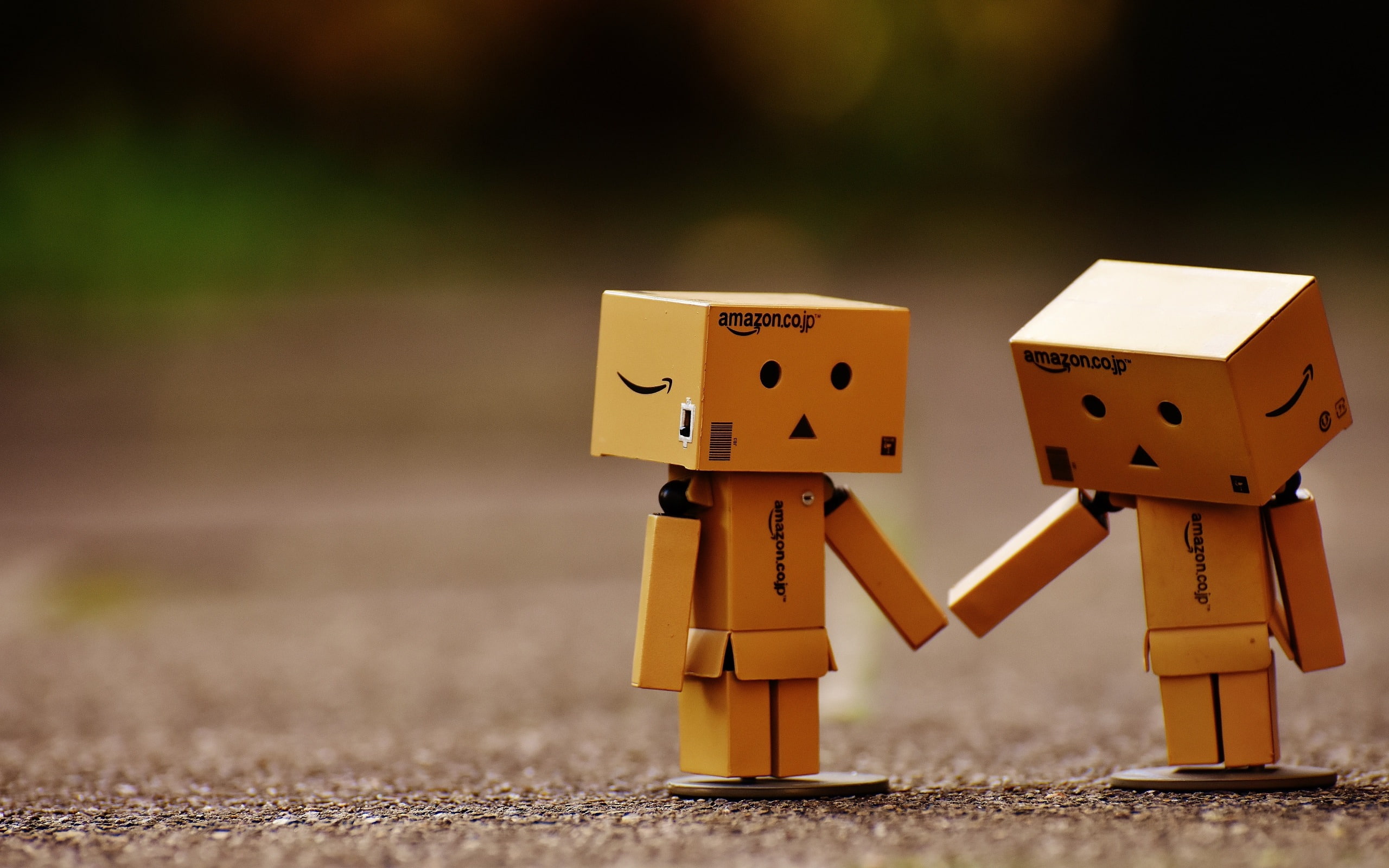 couple, nature, representation, box, hd, day, man, childhood, close-up, small, art and craft, focus on foreground, danbo, technology, cardboard, charcters, HD Wallpaper