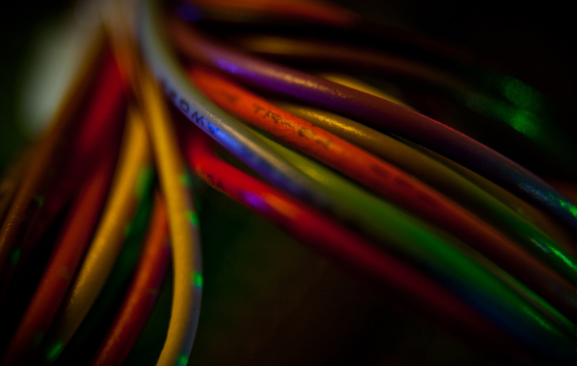 pattern, Computers, electricity, multi colored, no people, black background, technology, still life, cable, power supply, variation, focus on foreground, HD Wallpaper