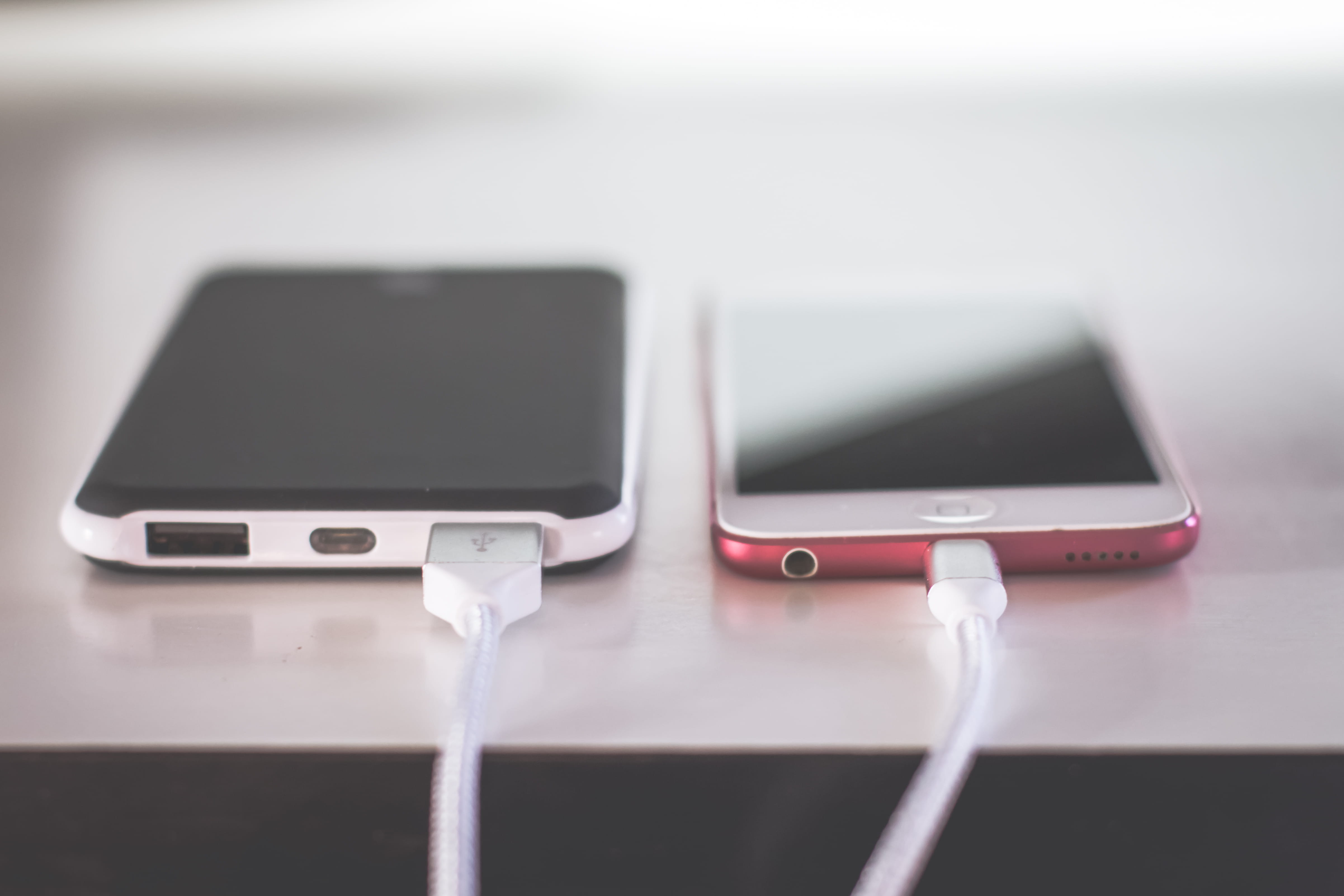 charger, indoors, iphones, connection, usb, cable, table, portable, studio shot, devices, closed, touch screen, cable charger, phone, telephone, portable information device, HD Wallpaper