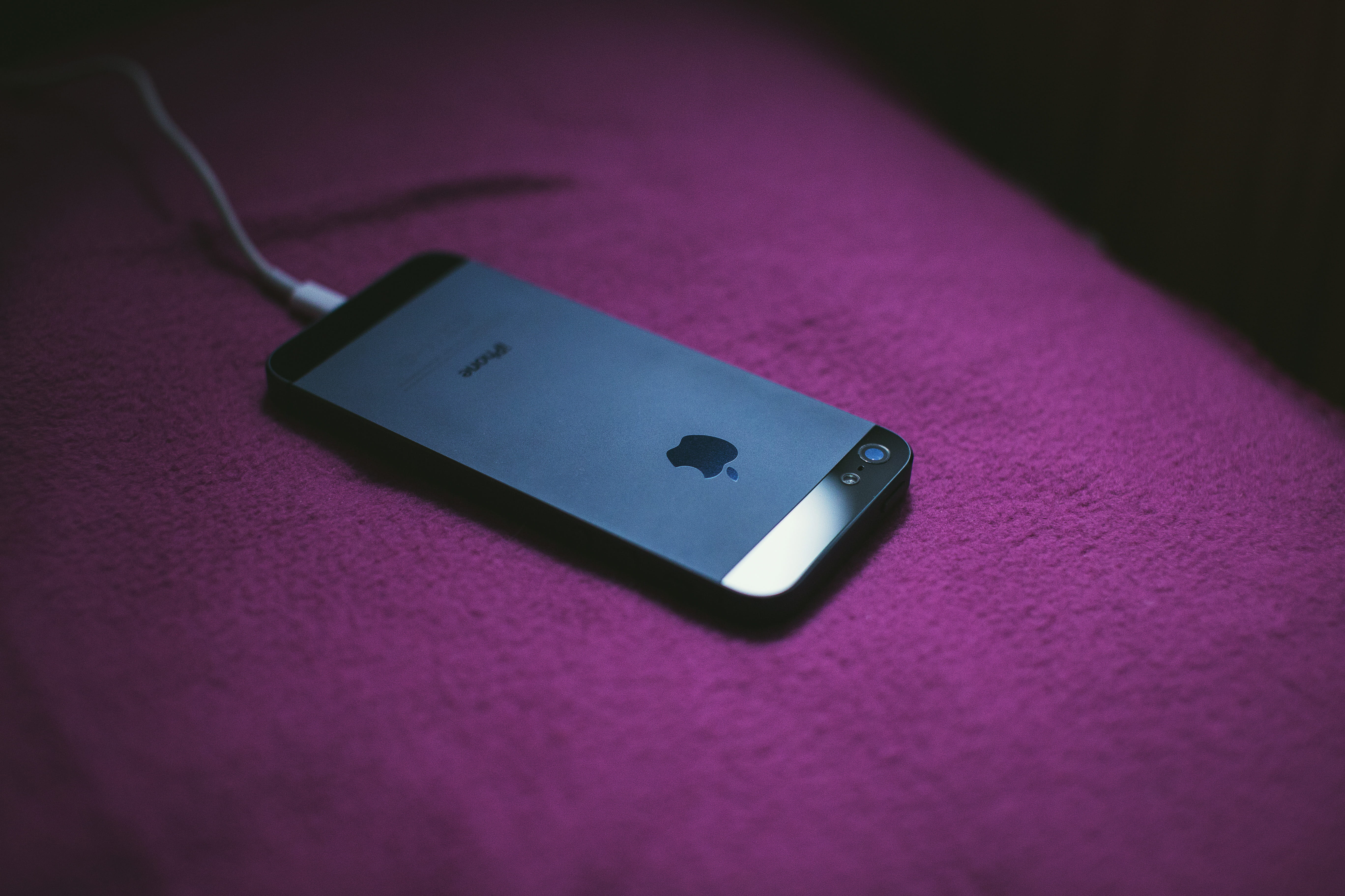 computer equipment, still life, charging, selective focus, portability, connection, high angle view, mobile phone, mobile, close-up, wireless technology, HD Wallpaper