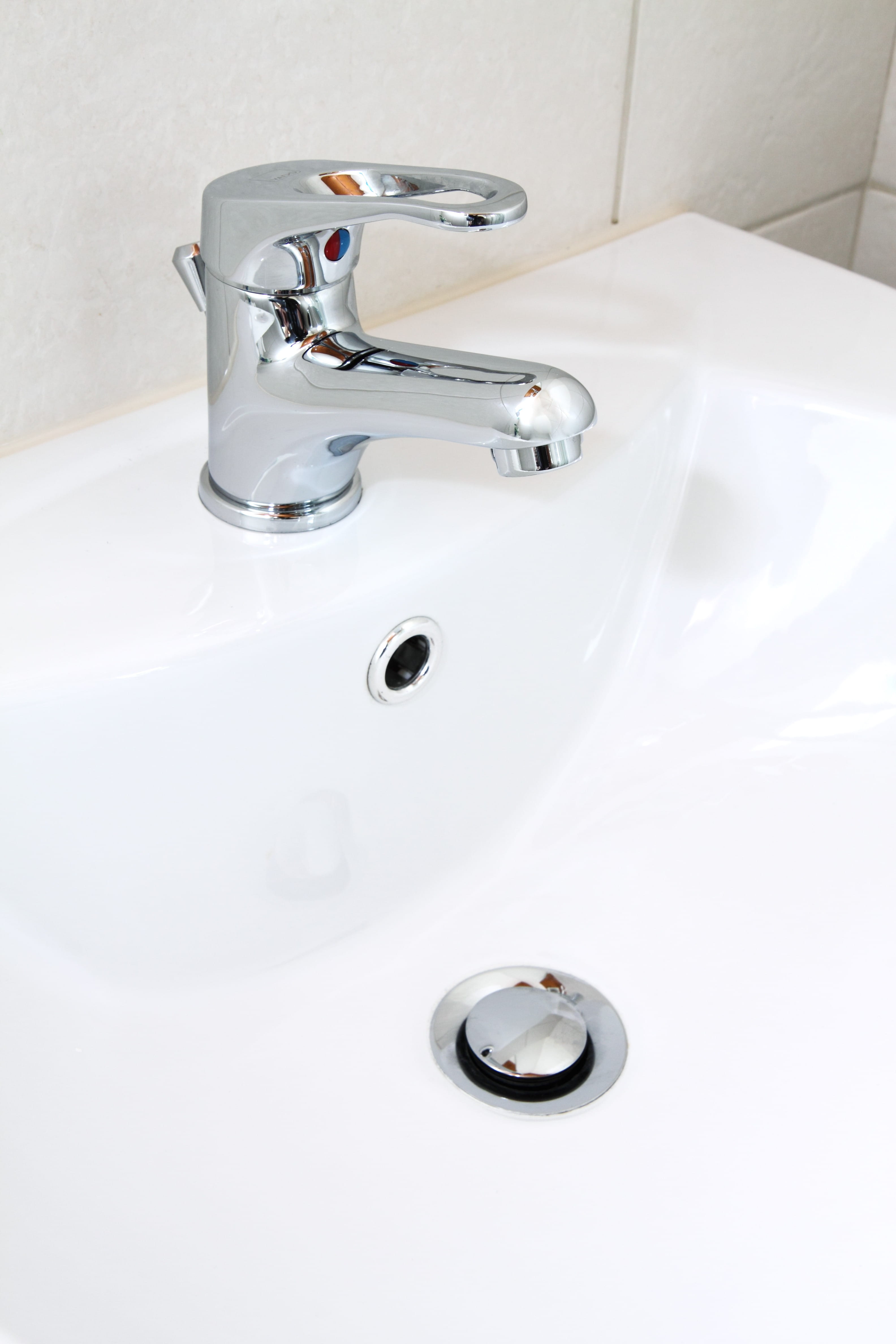 tap, close up, interior, household equipment, clean, photo, chrome, white color, bathroom sink, luxury, sink, 4K, stainless steel, purity, hygiene, washbowl, Phone HD Wallpaper