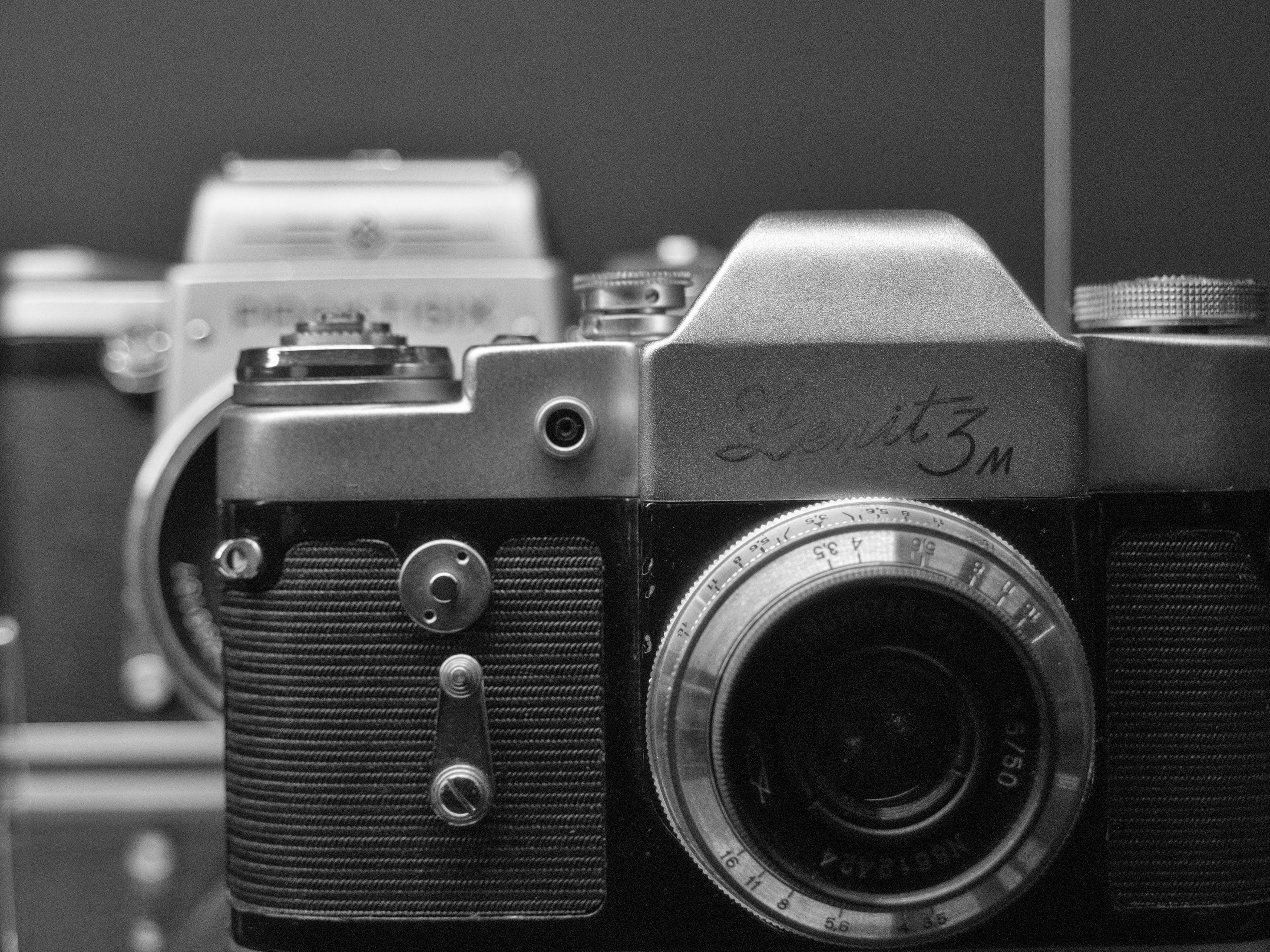 2K, focus on foreground, selective focus, old, equipment, Vintage, single Object, old-fashioned, camera, sLR, photography Themes, lens - Optical Instrument, HD Wallpaper