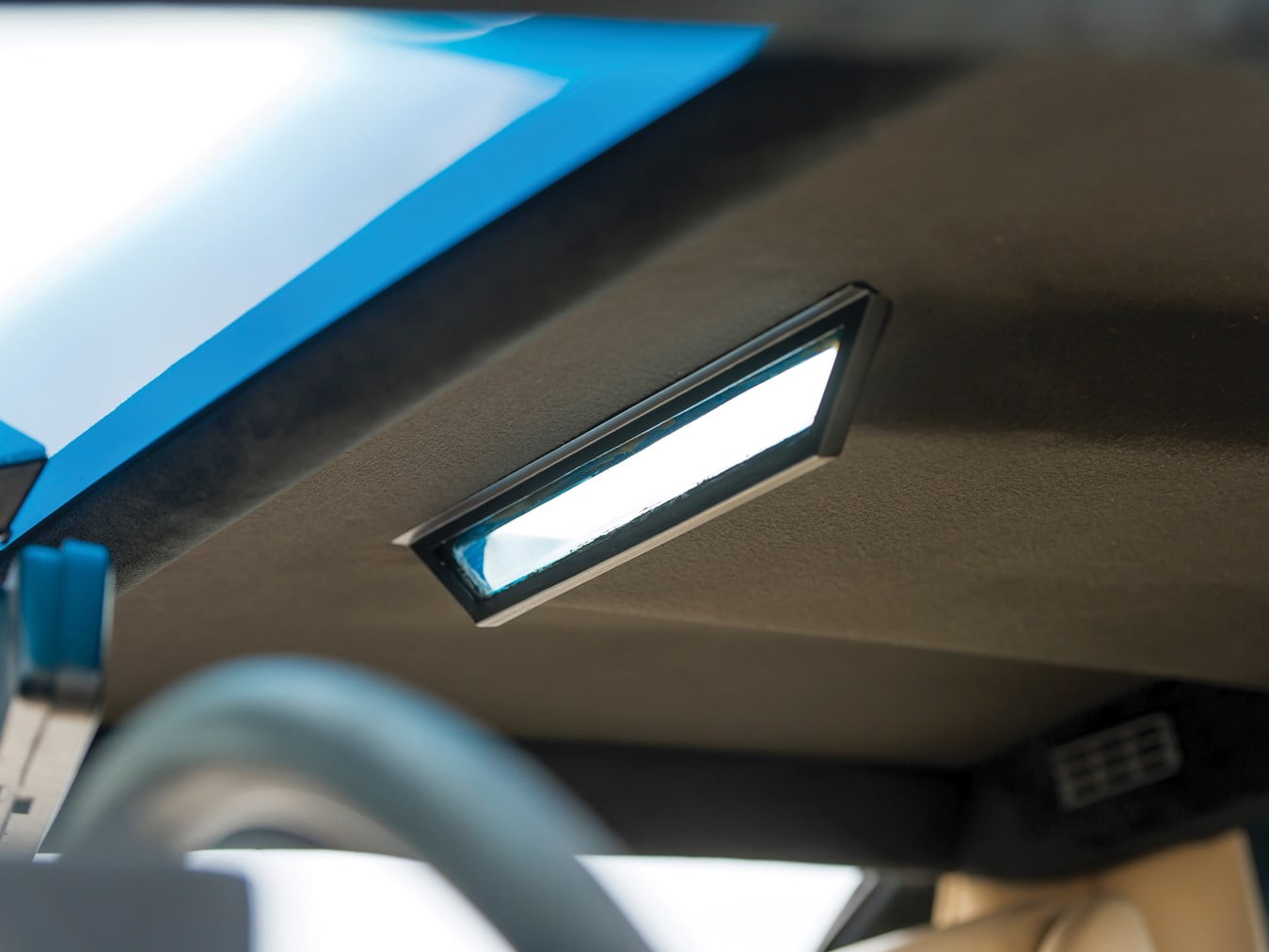 technology, screen, light fixture, indoors, touch screen, selective focus, blue cars, smart phone, day, close-up, device screen, wireless technology, wall - building feature, HD Wallpaper