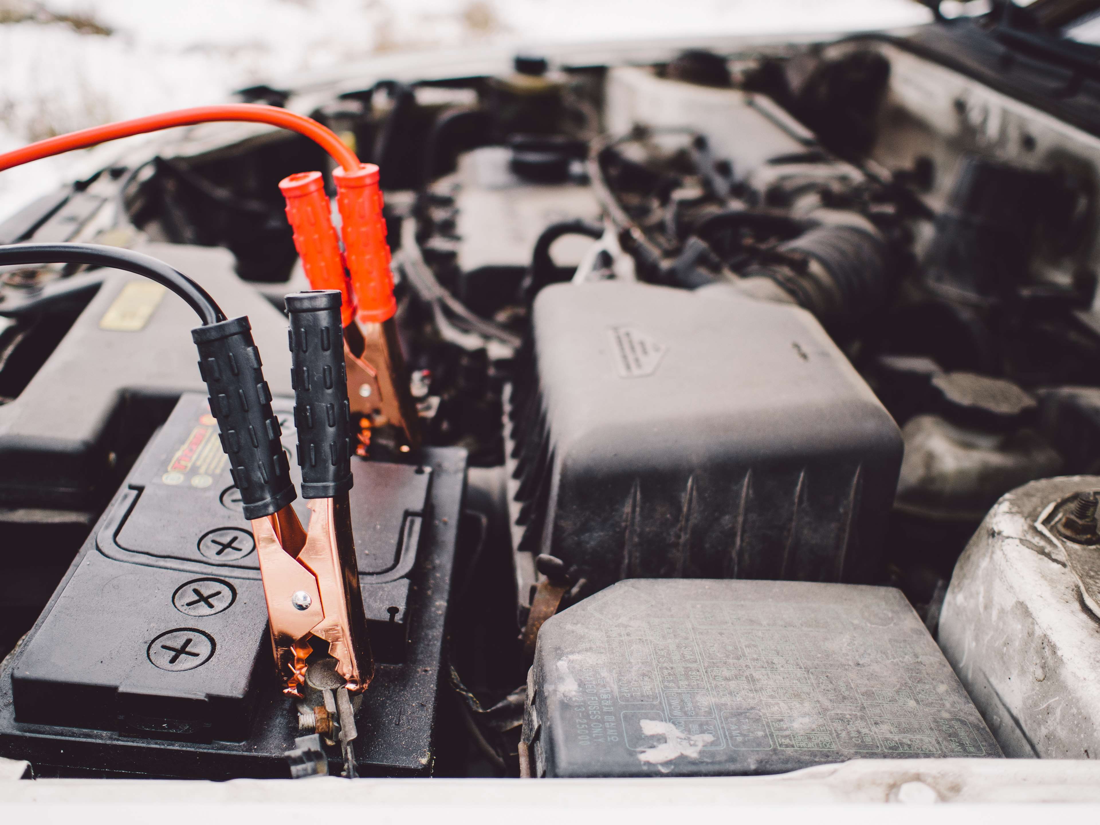 selective focus, abandoned, 4K, mode of transportation, car, battery, garbage, metal, outdoors, cable, large group of objects, focus on foreground, land vehicle, HD Wallpaper