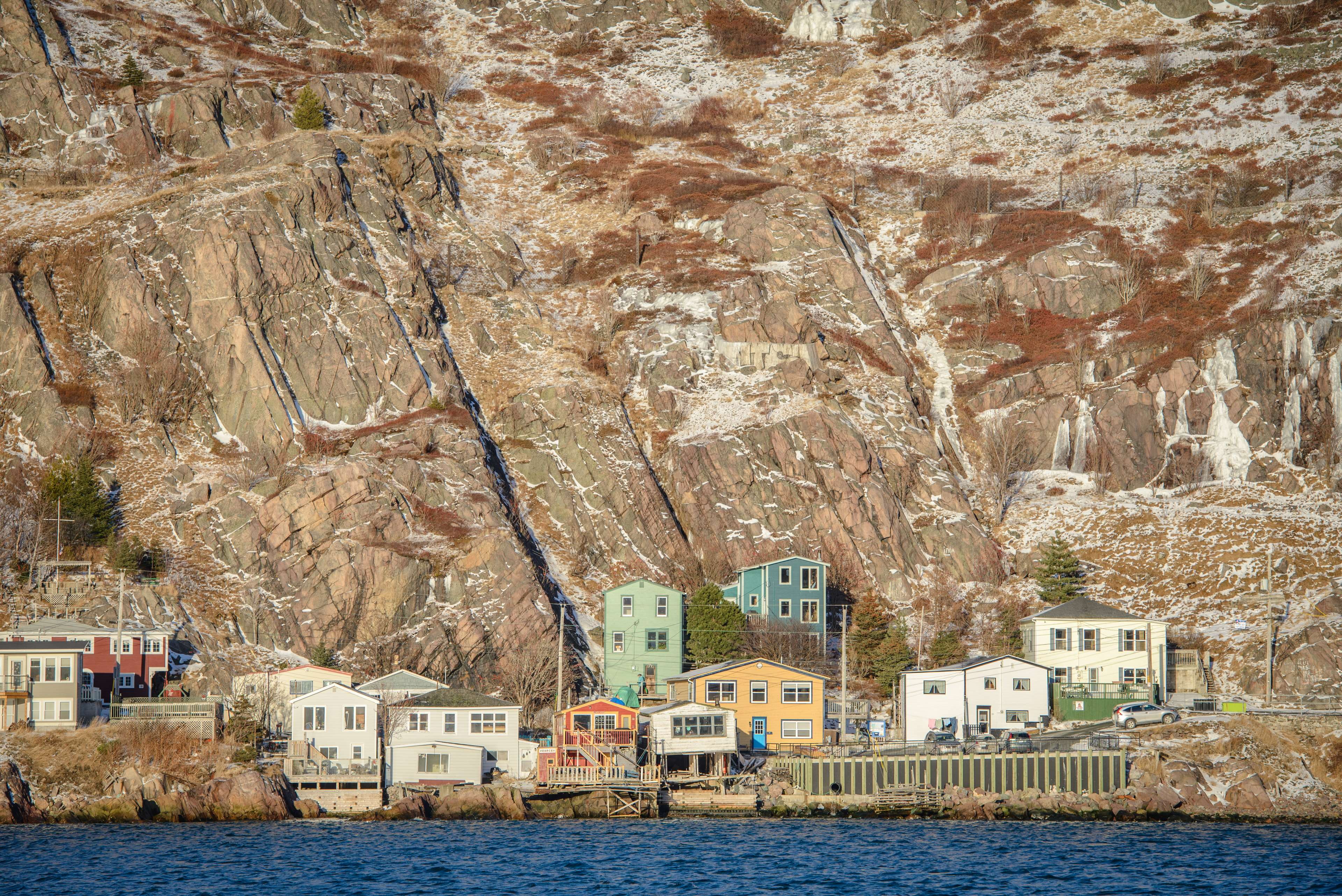 travel, 4K, tree, land, house, saltbox, architecture, mountain, outdoors, battery, water, residential district, waterfront, travel destinations, building exterior, HD Wallpaper