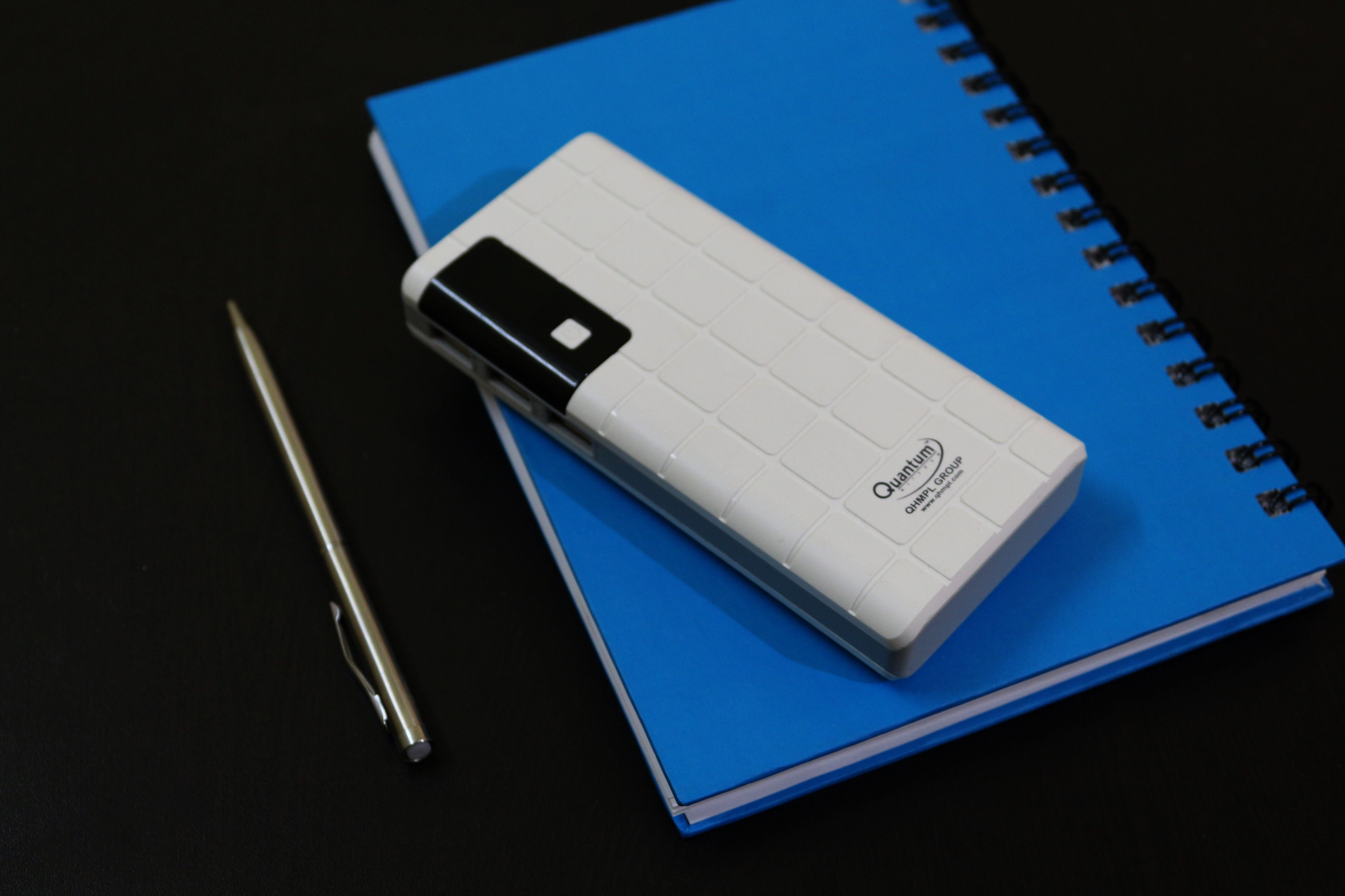 powerbank, battery, still life, gadgets, connection, creativity, blue, blue background, blank, studio shot, black background, power bank, equipment, paper, HD Wallpaper