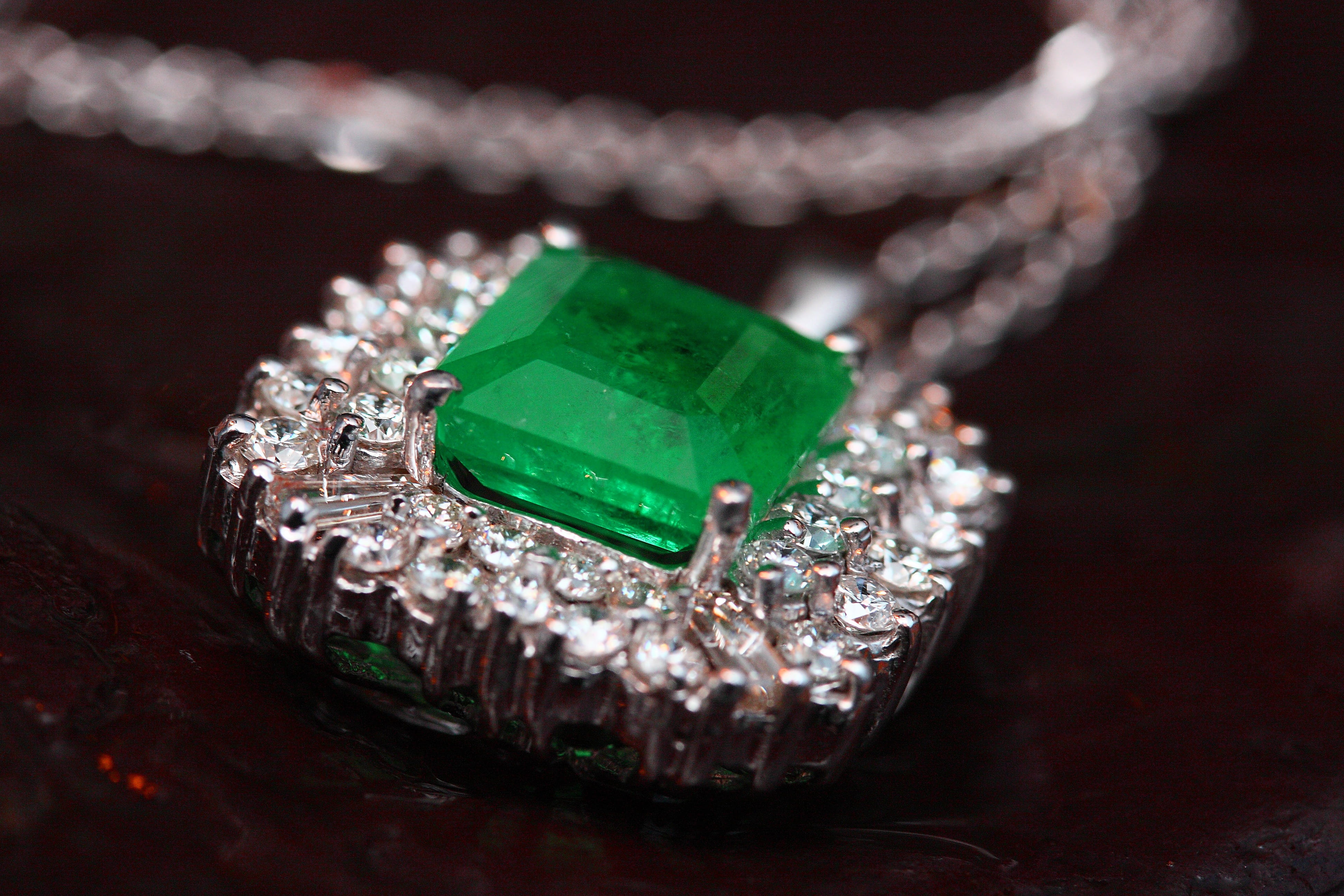 green color, 4K, expensive, ring, fashion, model, stone, beautiful, expense, precious gem, studio shot, personal accessory, design, photo, still life, HD Wallpaper