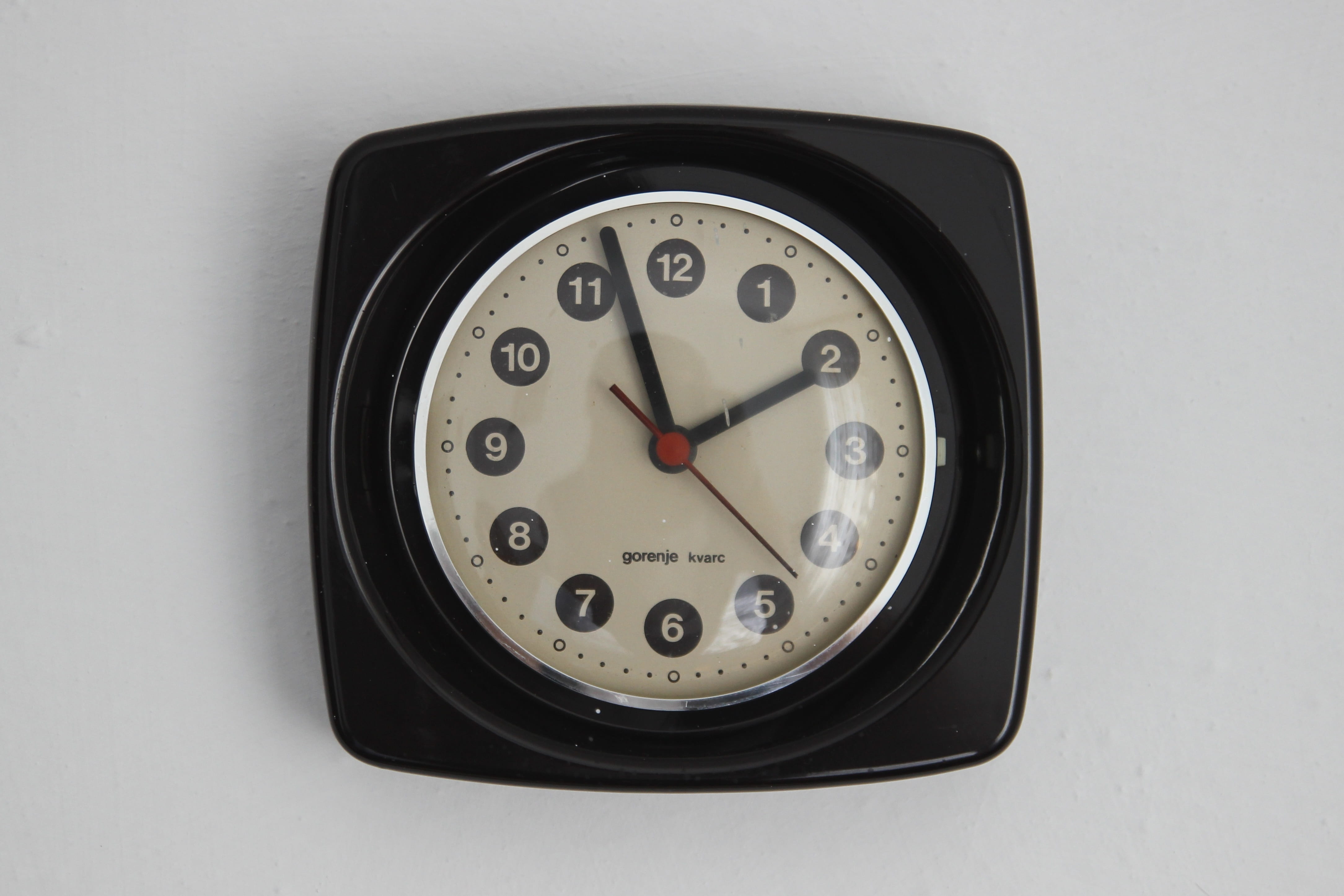 black, minute hand, time, modern, analog, geometric shape, home, watch, wall clock, white, number, table, wooden, indoors, instrument of time, retro, interior, HD Wallpaper