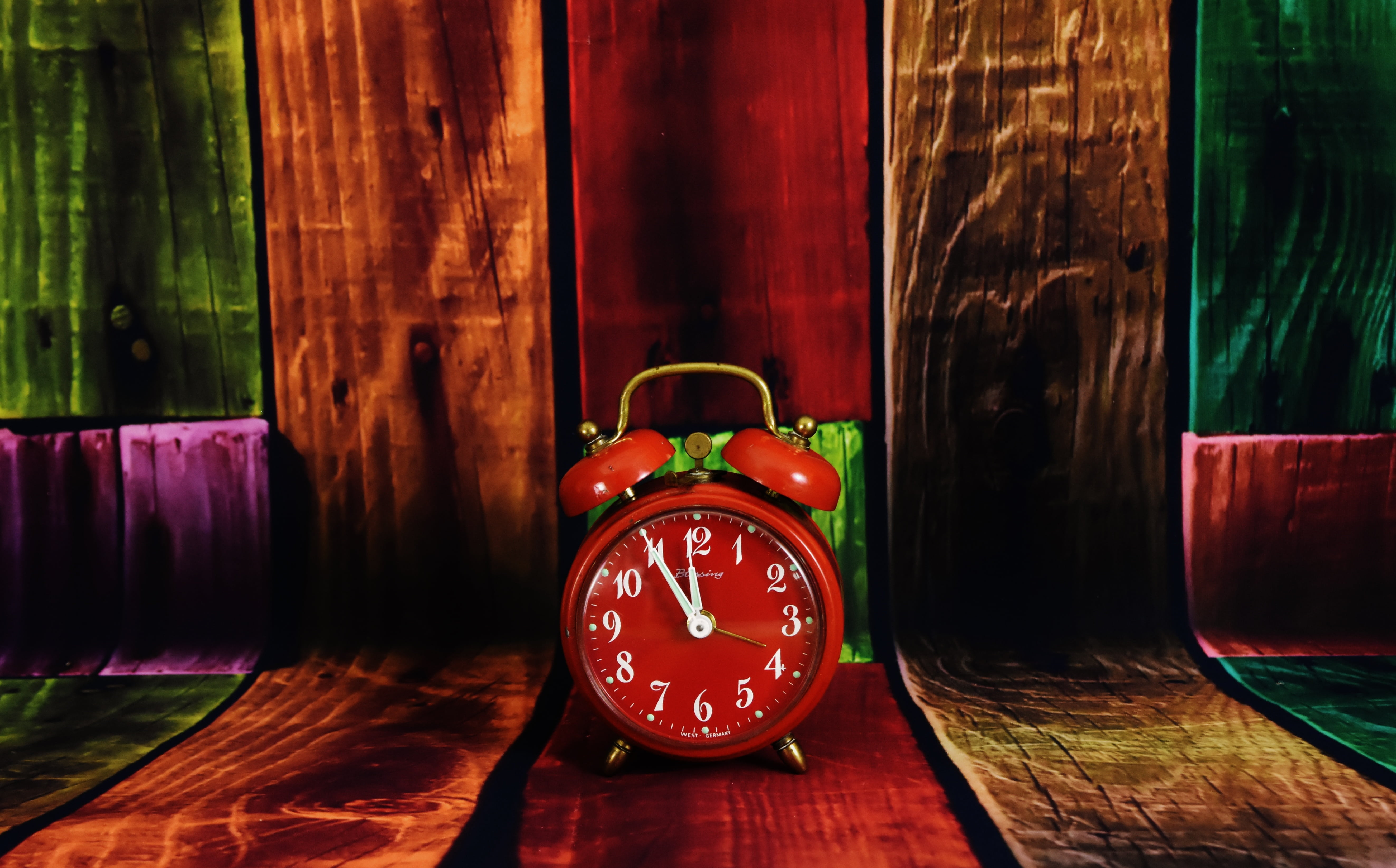 time indicating, accuracy, alarm clock, table, clock, day, retro styled, close-up, brown, 5K, wood, wake up, way of thinking, time of, wood grain, red, HD Wallpaper