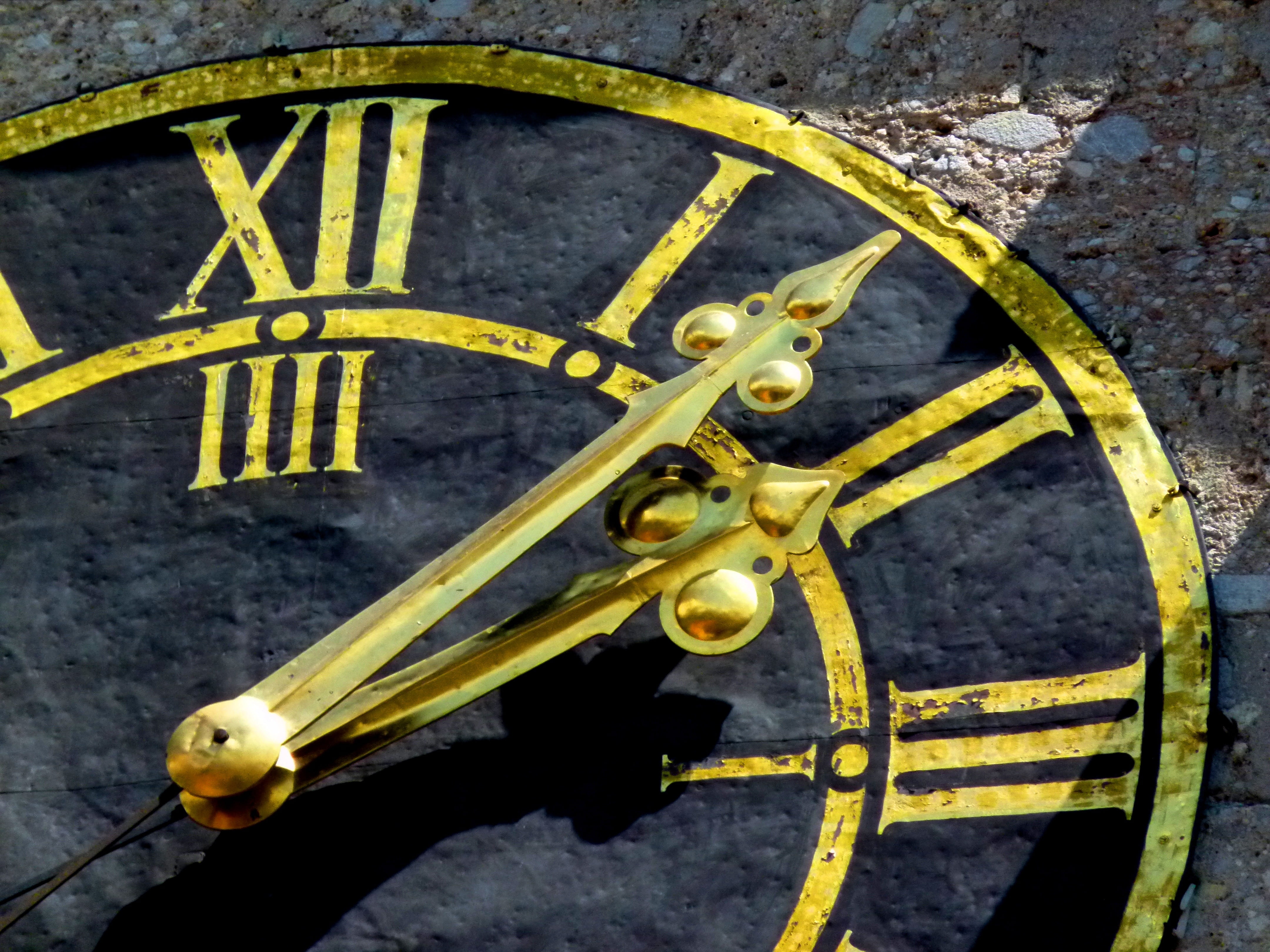 clock, metal, watchmaker, street, high angle view, mode of transportation, close-up, yellow, transportation, detail, old, wait, pointer, focus on foreground, HD Wallpaper