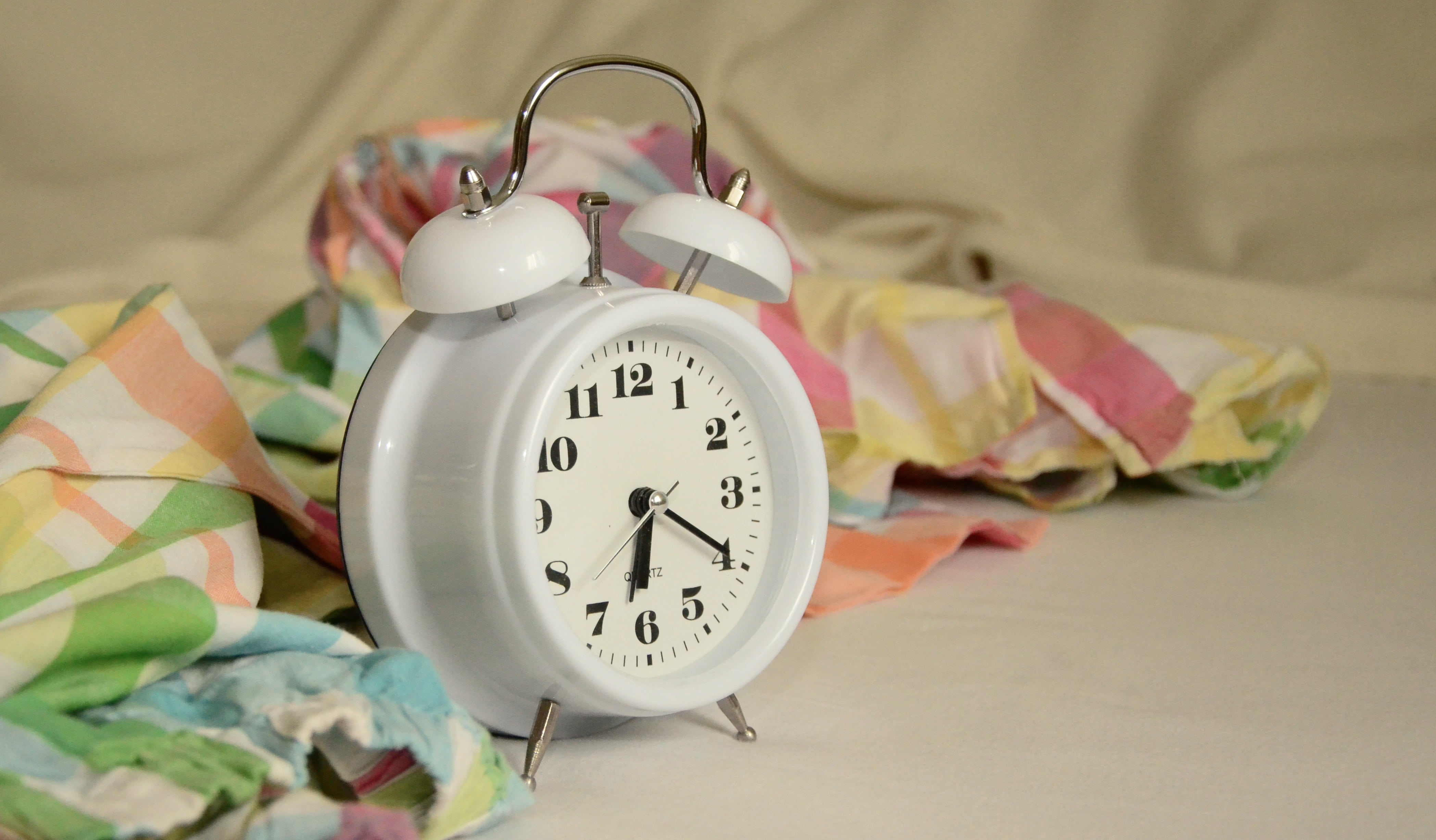 indoors, oversleeping, time of, 4K, routine, number, still life, furniture, insomnia, time indicating, ring the bell, dial, bedroom, bed, close-up, deadline, HD Wallpaper