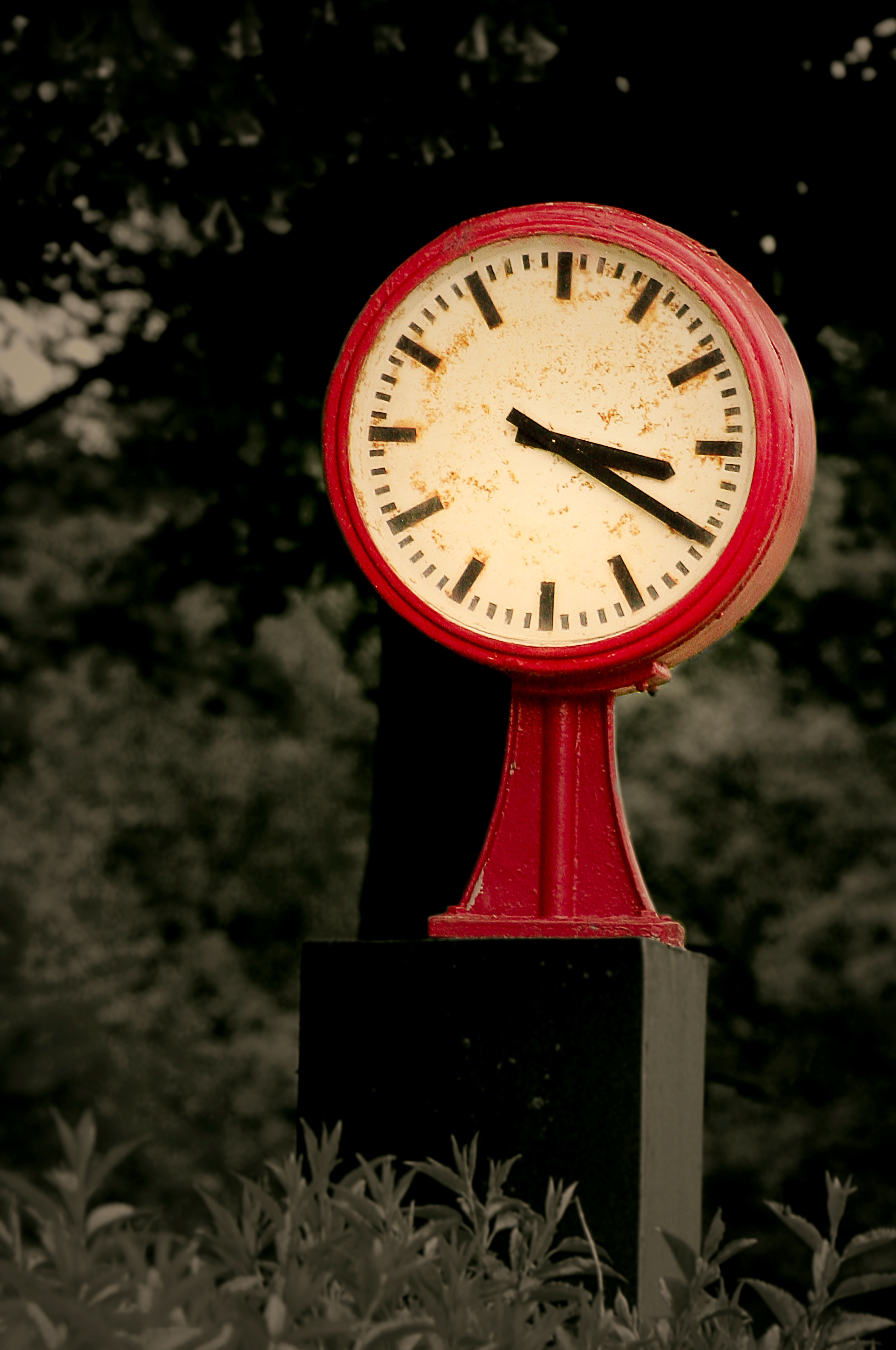 still life, pay, close-up, nature, geometric shape, hours, instrument of time, 2K, period of time, instrument of measurement, outdoors, selective focus, Phone HD Wallpaper
