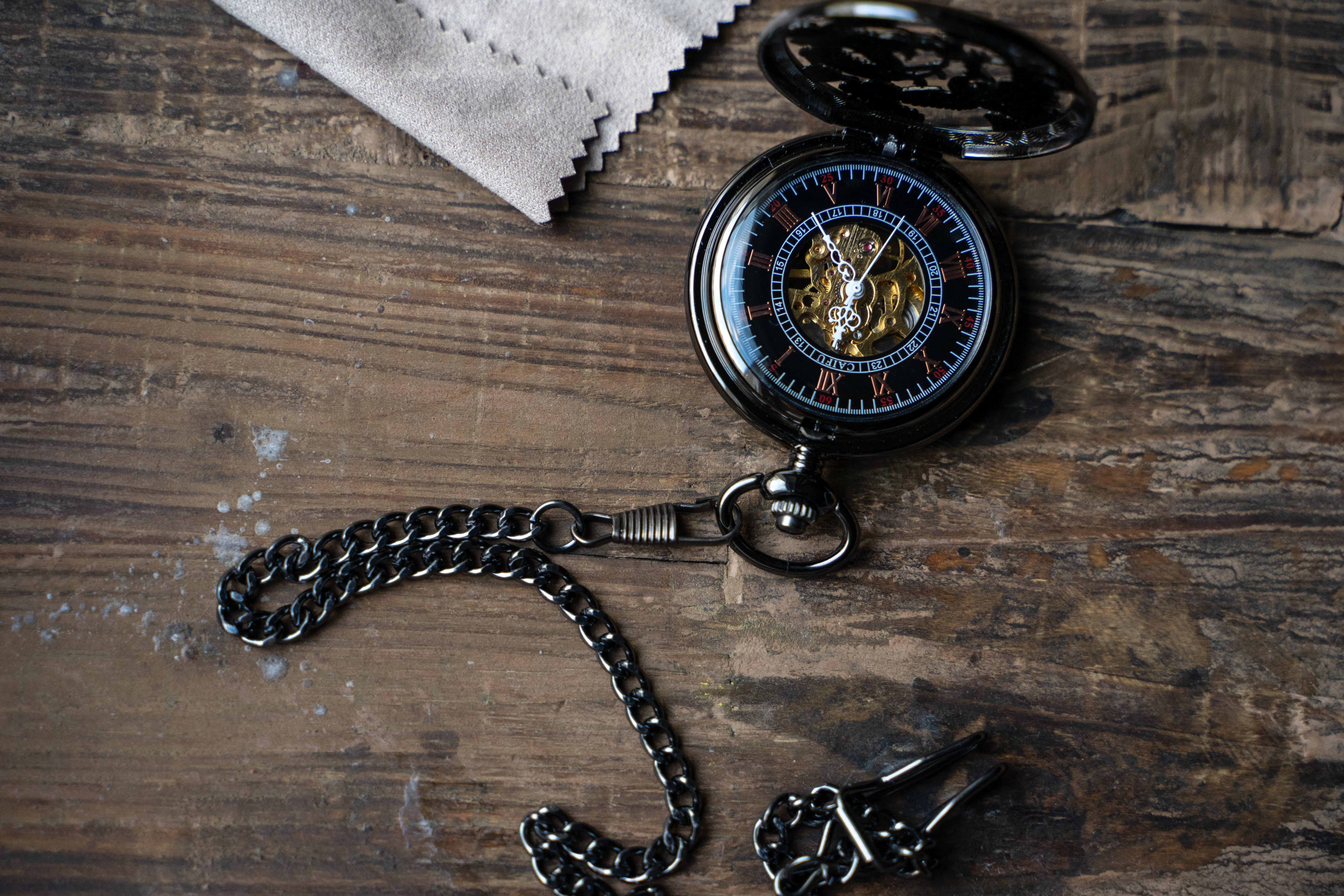 5K, time indicating, high angle view, pointer, wind up, technology, the past, communication, history, silver colored, table, chain, clock, dial, seconds, HD Wallpaper