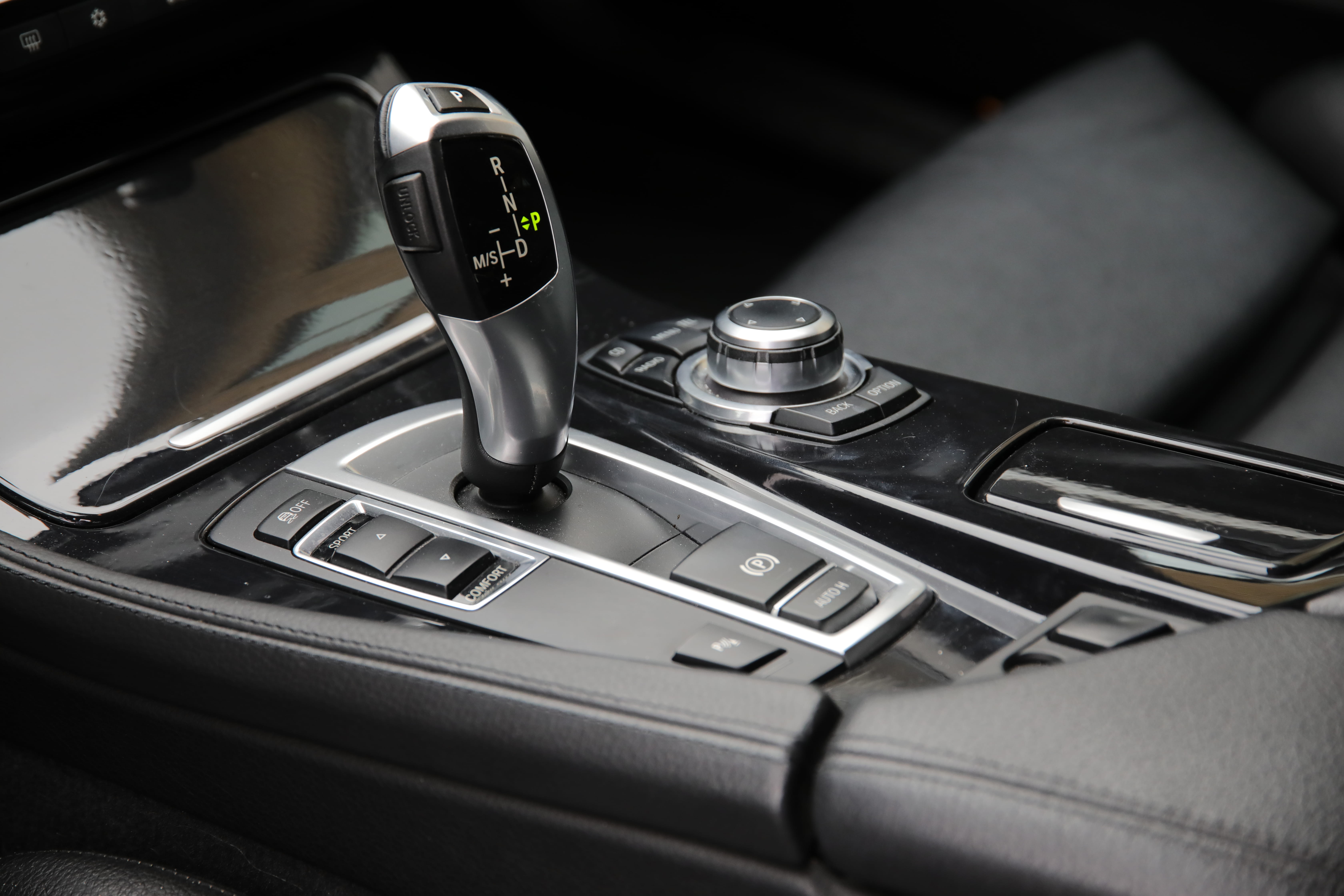 indoors, gear, communication, shift, technology, automatic, interior design, car, motor vehicle, decor, selective focus, no people, focus on foreground, HD Wallpaper