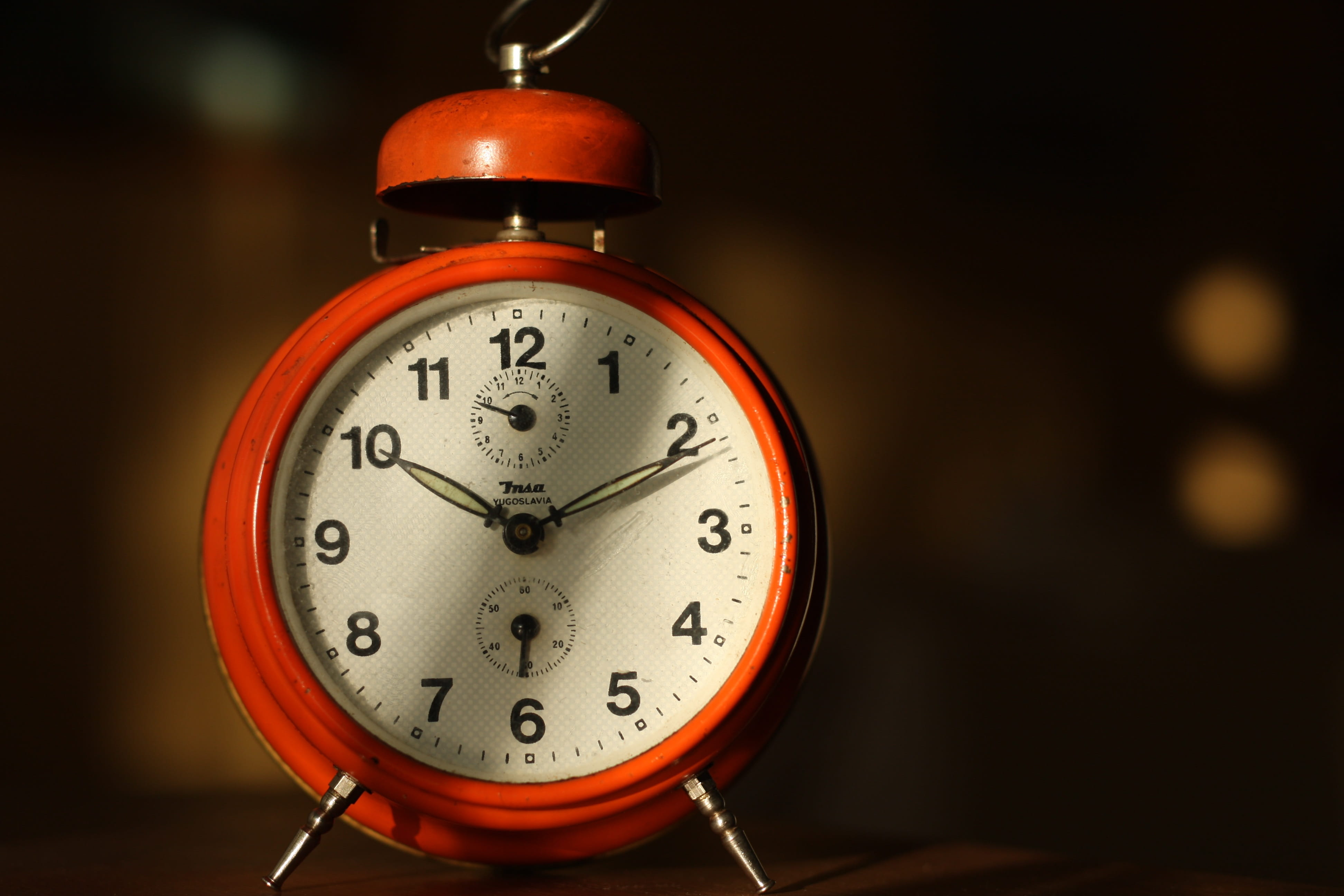 minute hand, deadline, no people, accuracy, classic, red, vintage, wood - material, alarm, indoors, focus on foreground, number, clock, minutes, clock face, HD Wallpaper