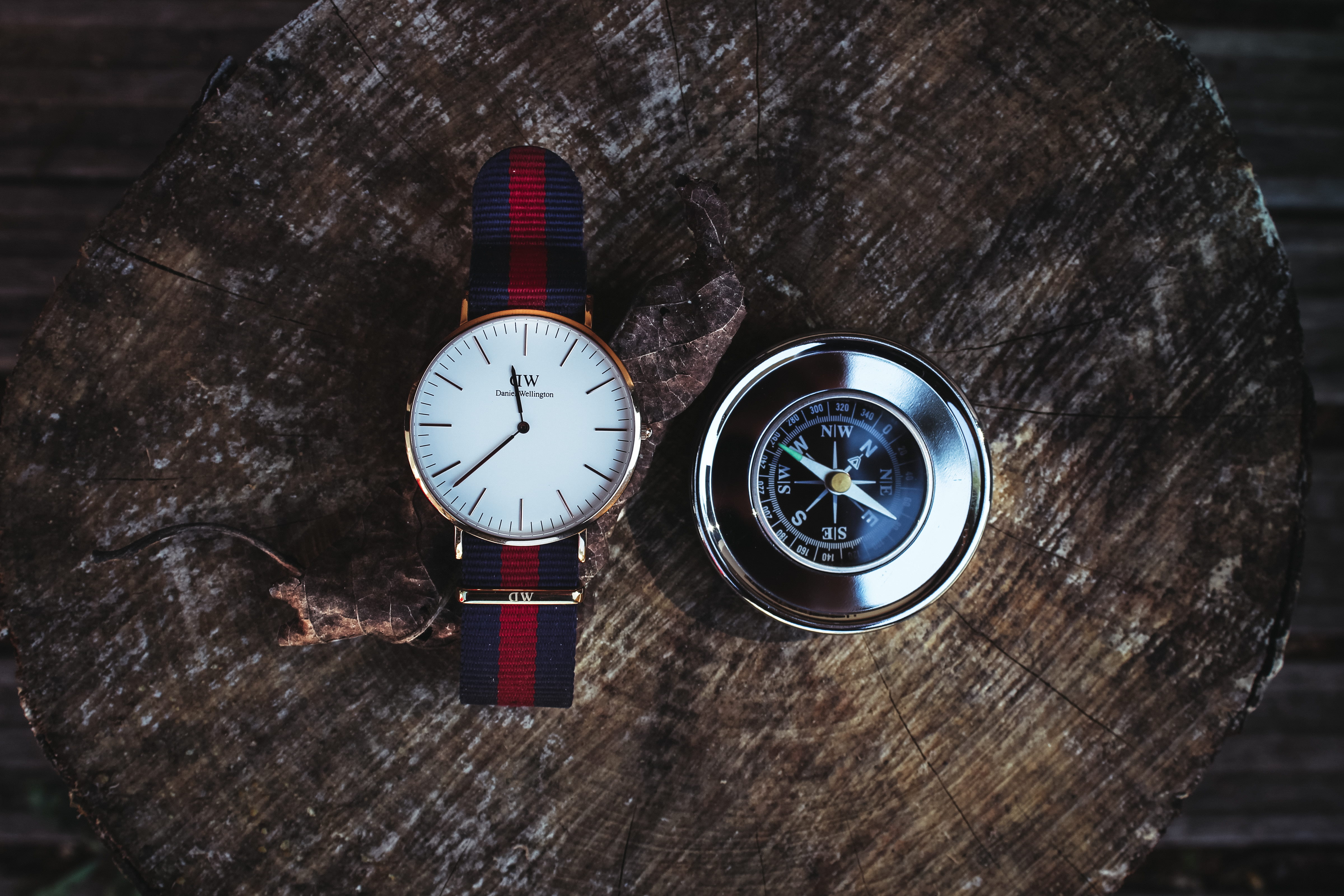 analog, beside, high angle view, compass, direction, technology, Analogue, quartz, indoors, clock, business, vintage, stump, precision, minute, no people, HD Wallpaper