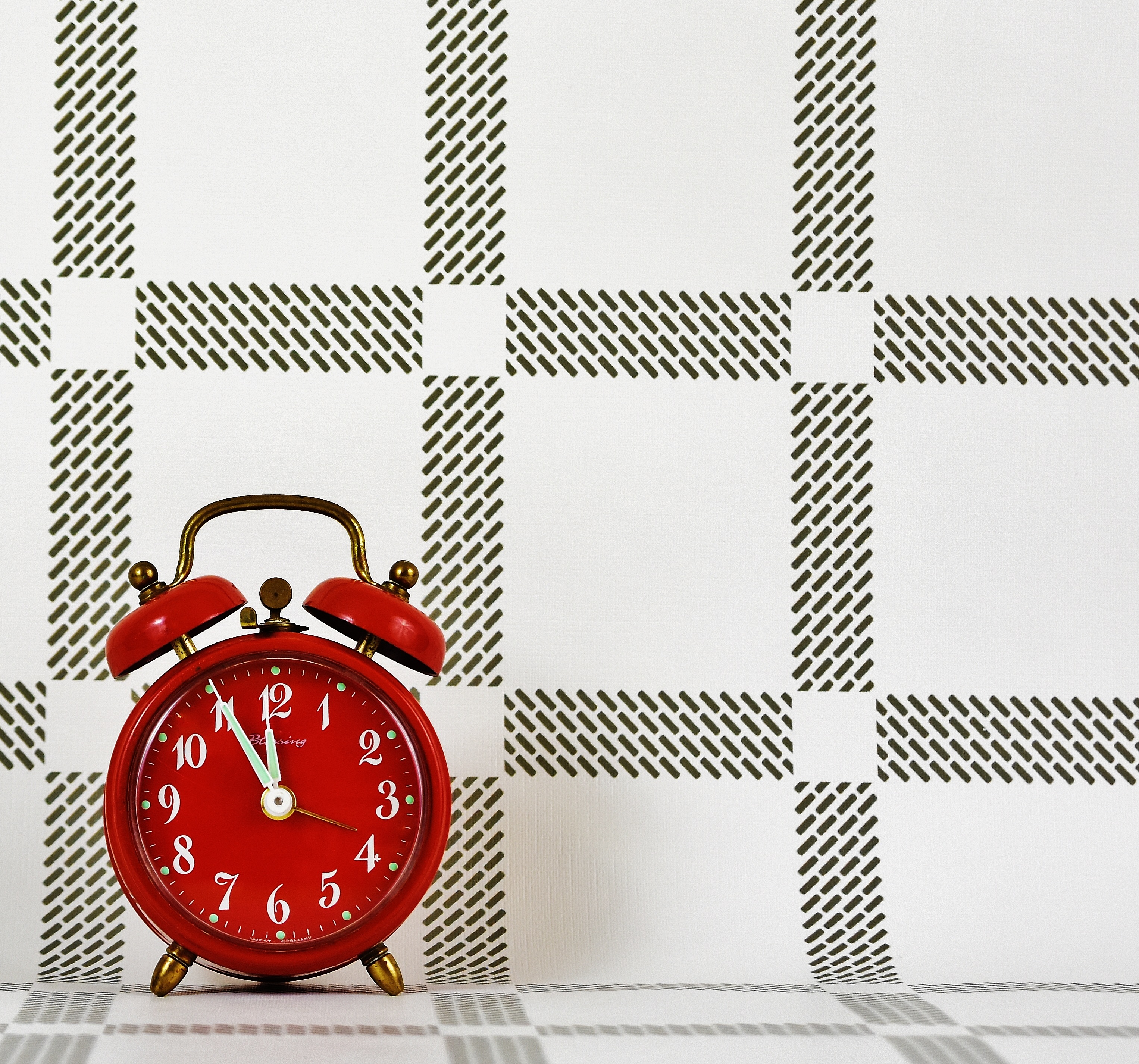 dial, time, wall - building feature, 2K, round, reads, the eleventh hour, accuracy, alarm, pointer, minute hand, alarm clock, clock face, red, clock, bell, HD Wallpaper
