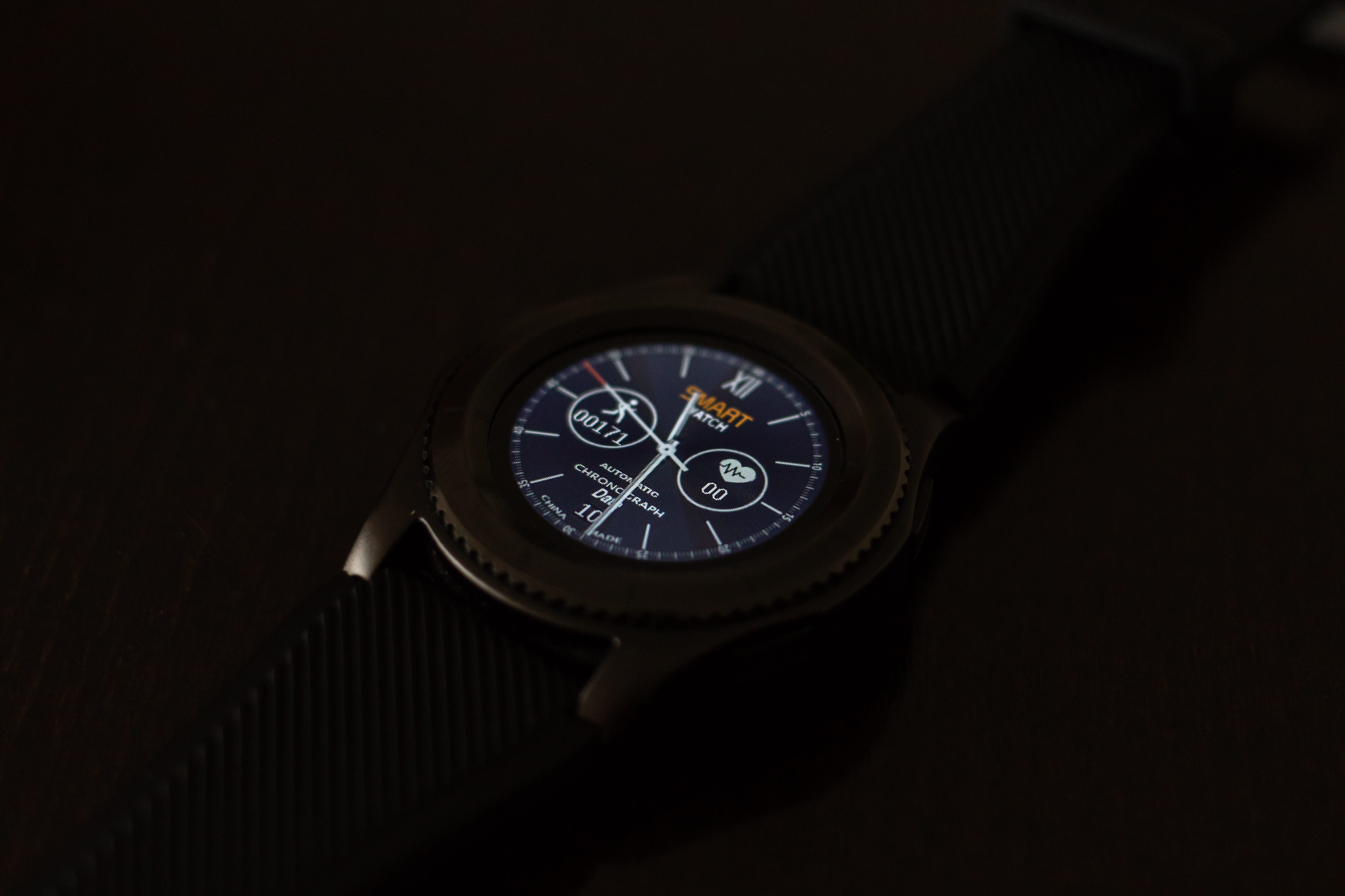 heart rate monitor, looking, pedometer, fashion, indoors, accuracy, clock, sport, sleep monitoring, wrist watch, clock shield, close-up, black background, HD Wallpaper