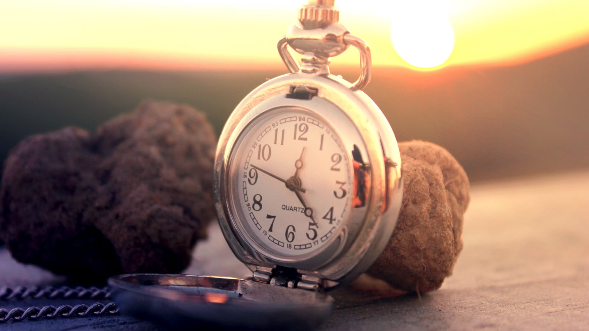 close-up, sunset, light, time, heat - Temperature, still life, silver, watch, retro Styled, clock face, focus on foreground, relaxation, waking up, instrument of time, HD Wallpaper