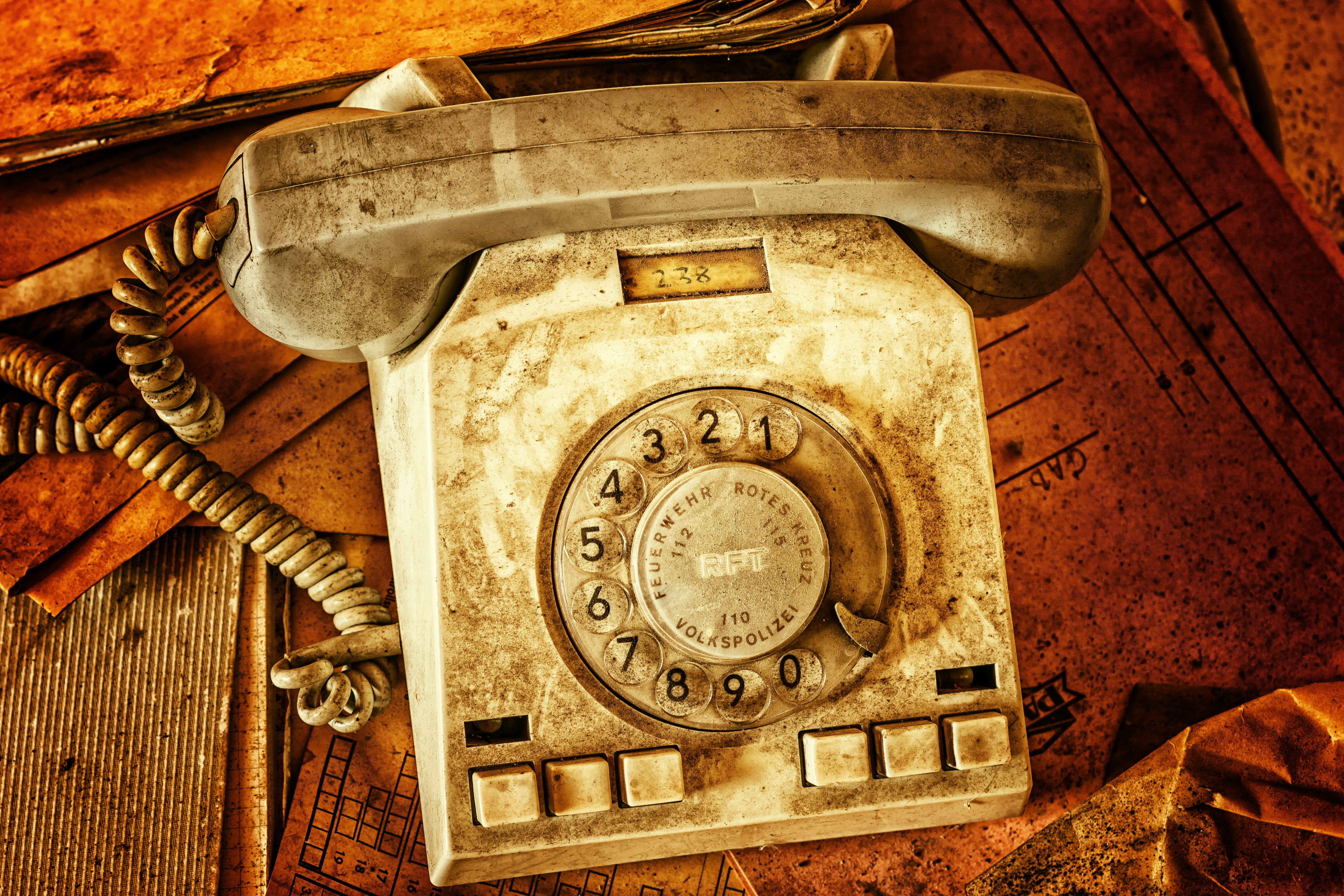 single object, historically, Dial, keys, photo, obsolete, nostalgia, close-up, turn, dirty, history, close, Old, communication, pforphoto, no People, still life, HD Wallpaper