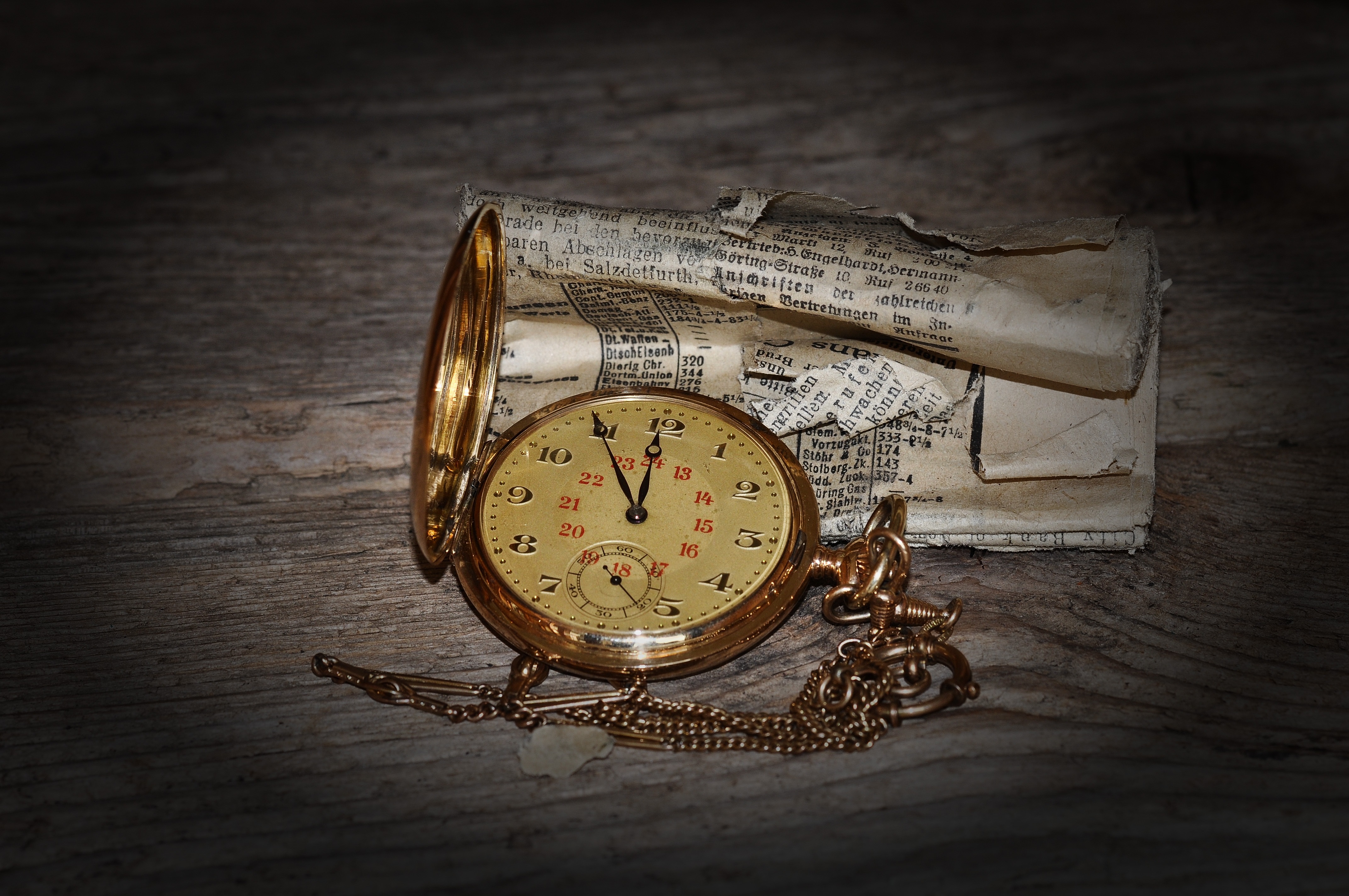 old-fashioned, newspaper, close, luxury, time, retro Styled, accuracy, colored, close-up, studio shot, 4K, rolled, pocket watch, still life, backgrounds, HD Wallpaper